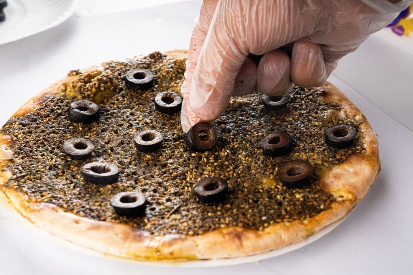 فطيرة زعتر مع زيتون
