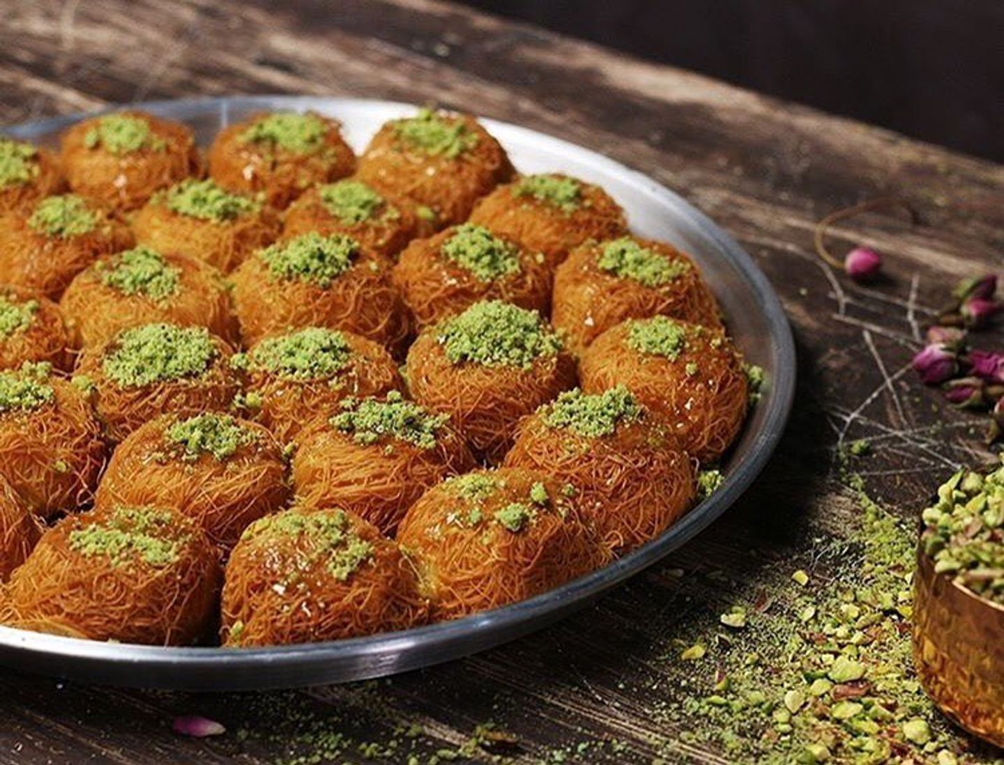 Kanfani Laqumah  with Pistachios alhalbi - Small