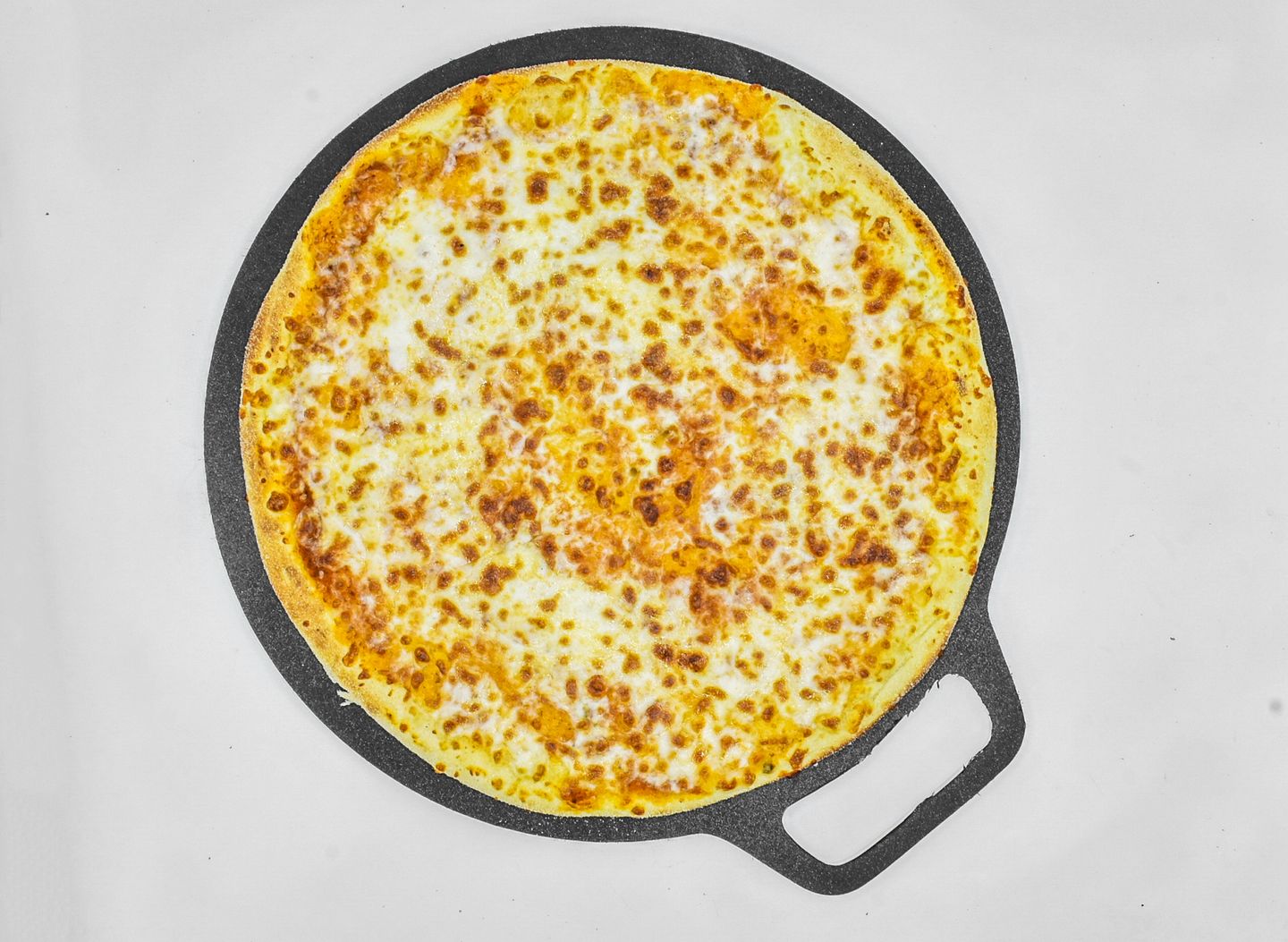 Labneh With Cheese And Thyme Pizza