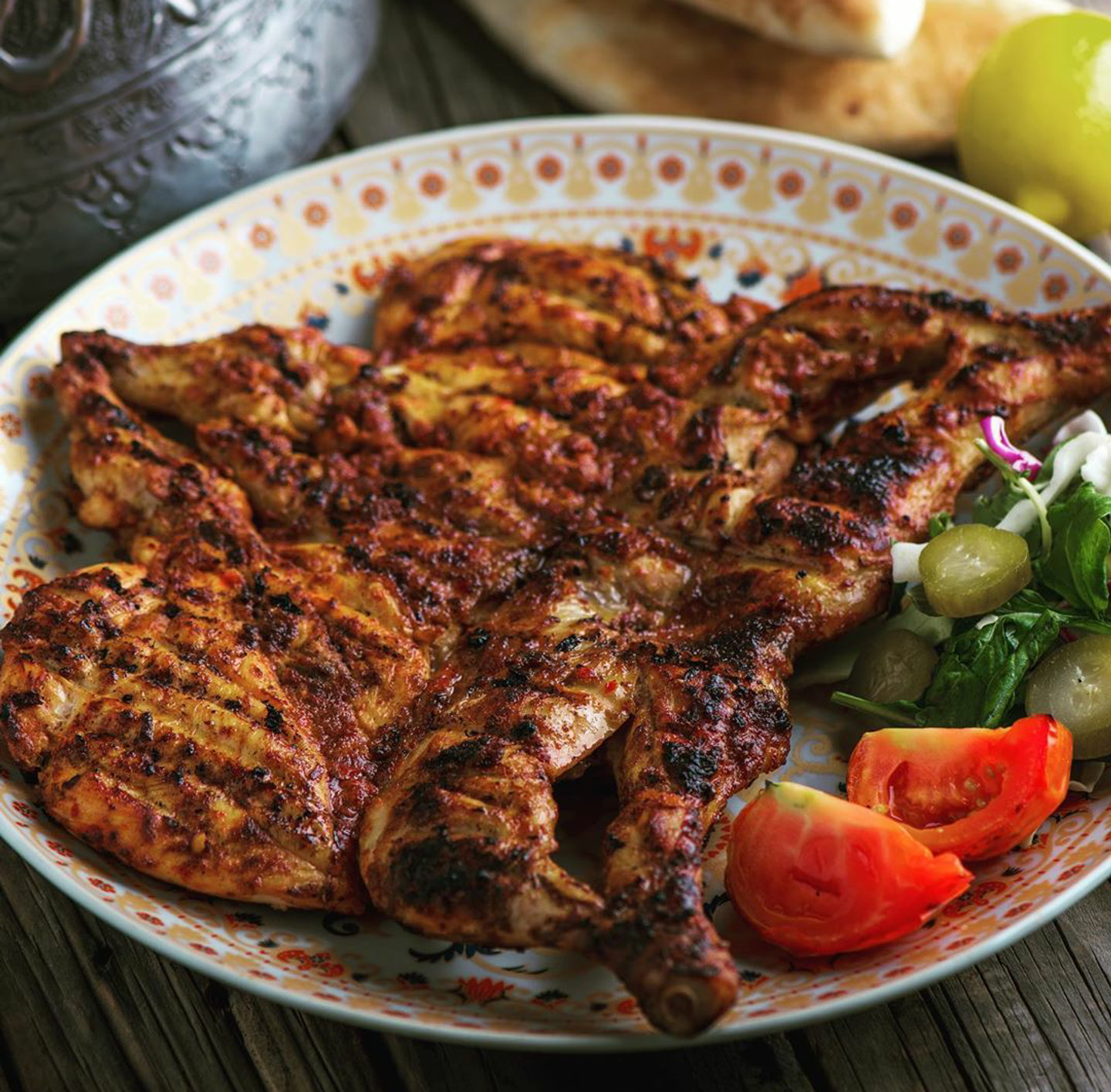 حبة دجاج فحم مع بطاطس وثوم وكتشب