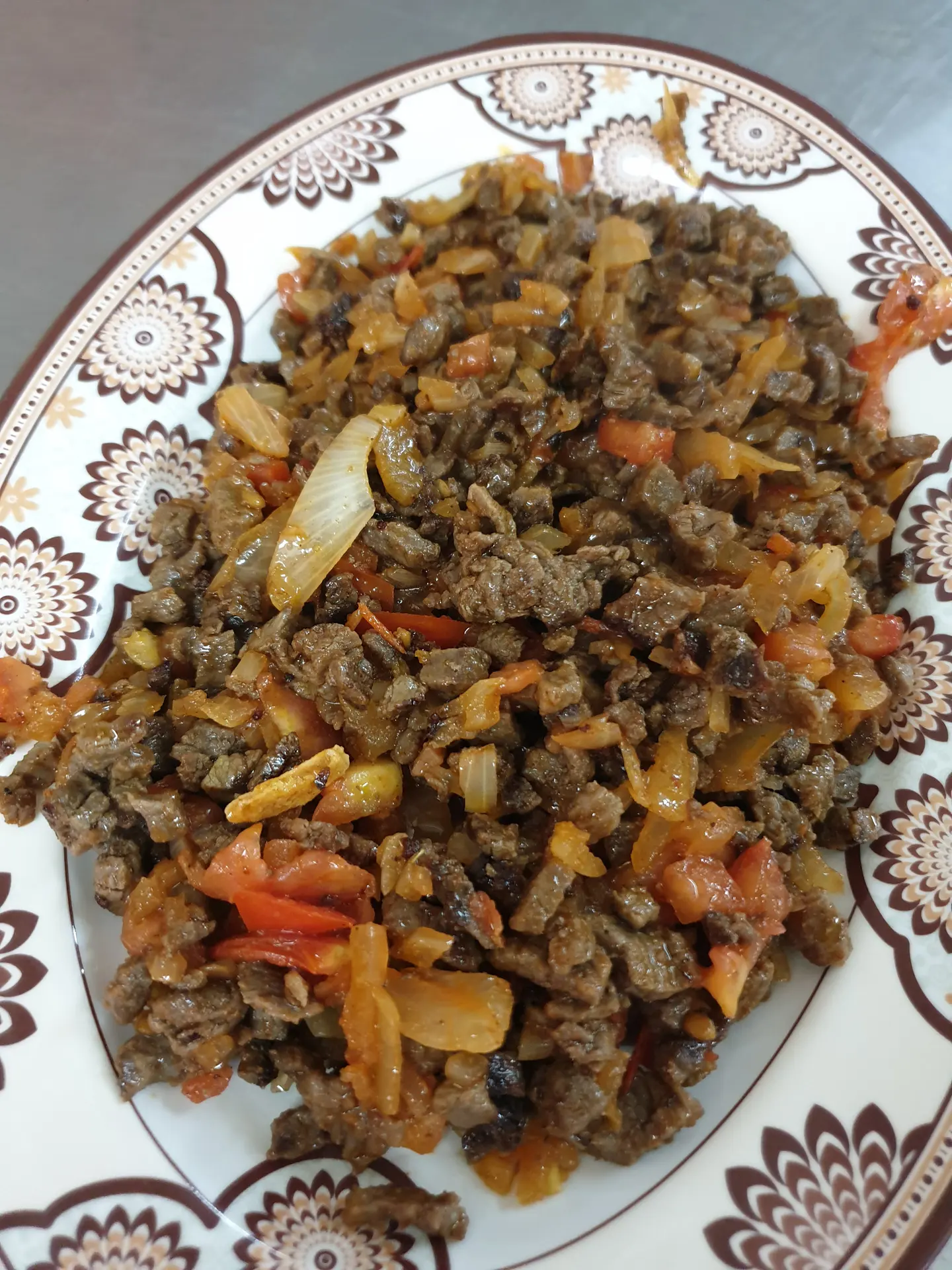 لحم بالطماطم