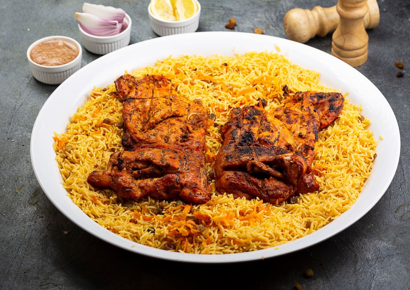 حبة دجاج فحم مع الرز