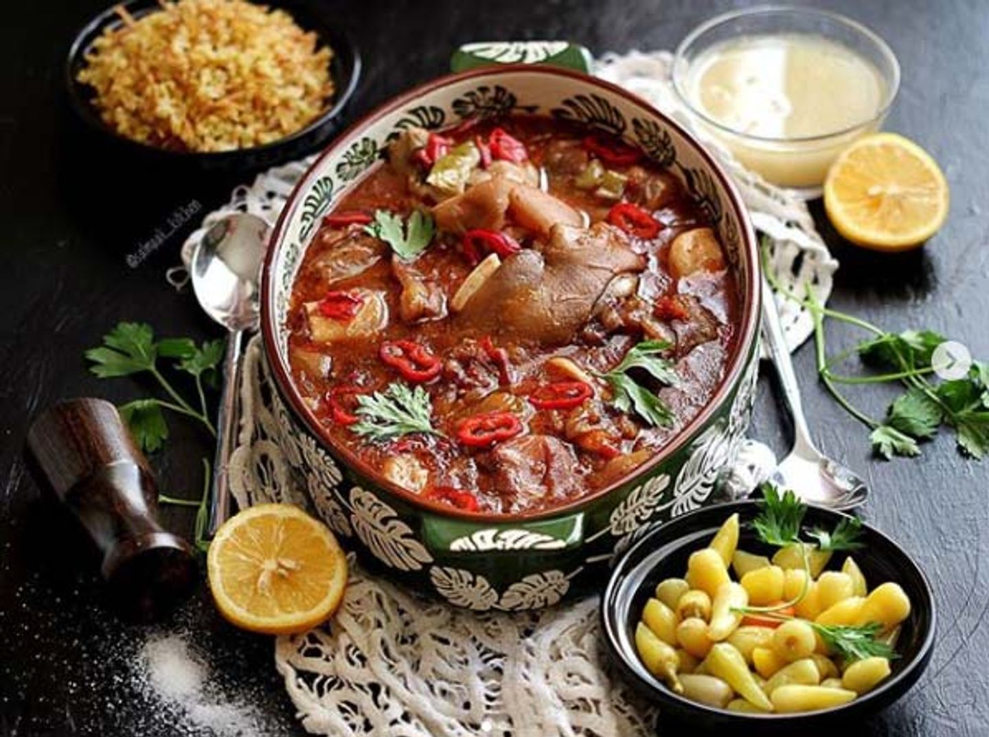 طاجن كوارع مع ورق العنب
