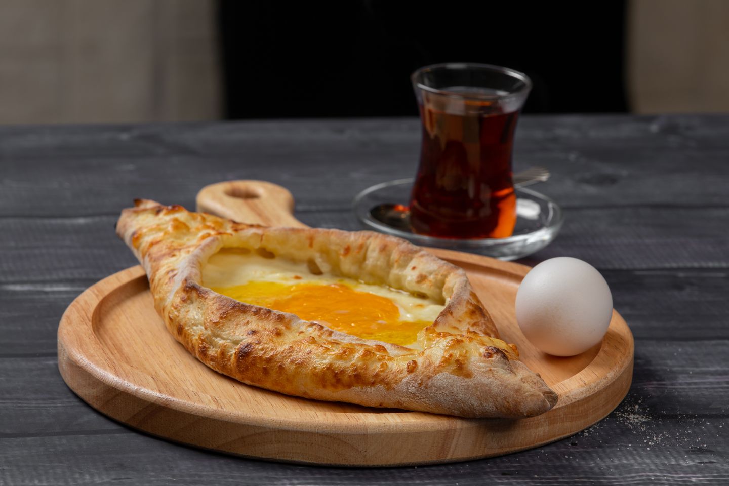 جبنة موزريلا مع بيض عيون