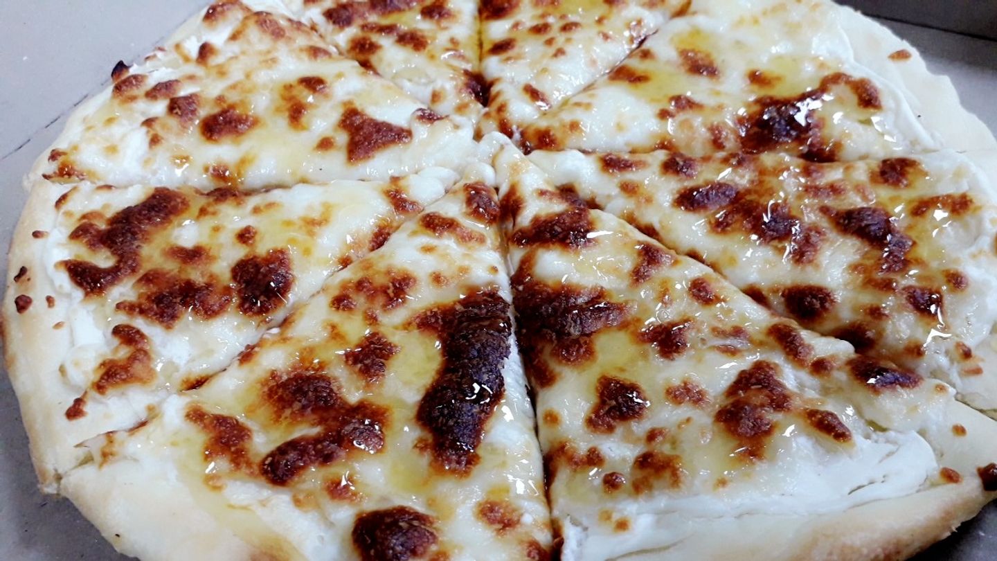 بيتزا مرغريتا وسط