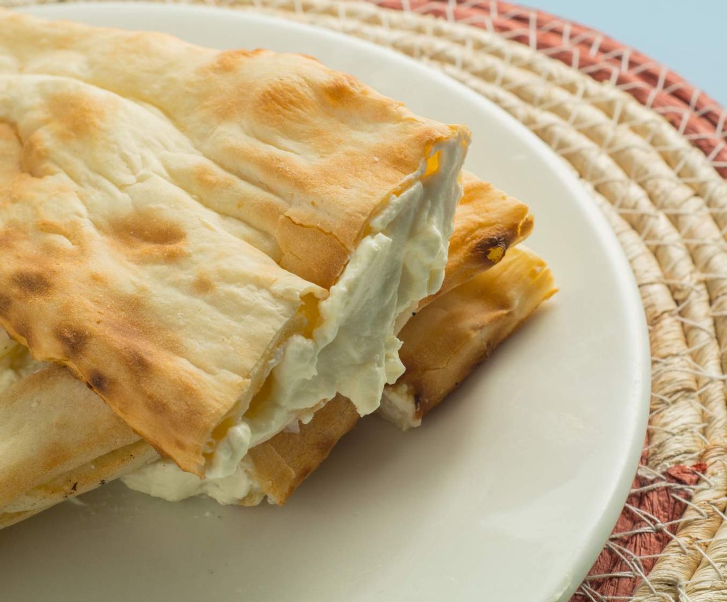 خبز باللبنة