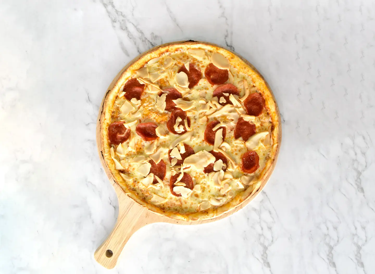 بيتزا بيبروني مع فطر