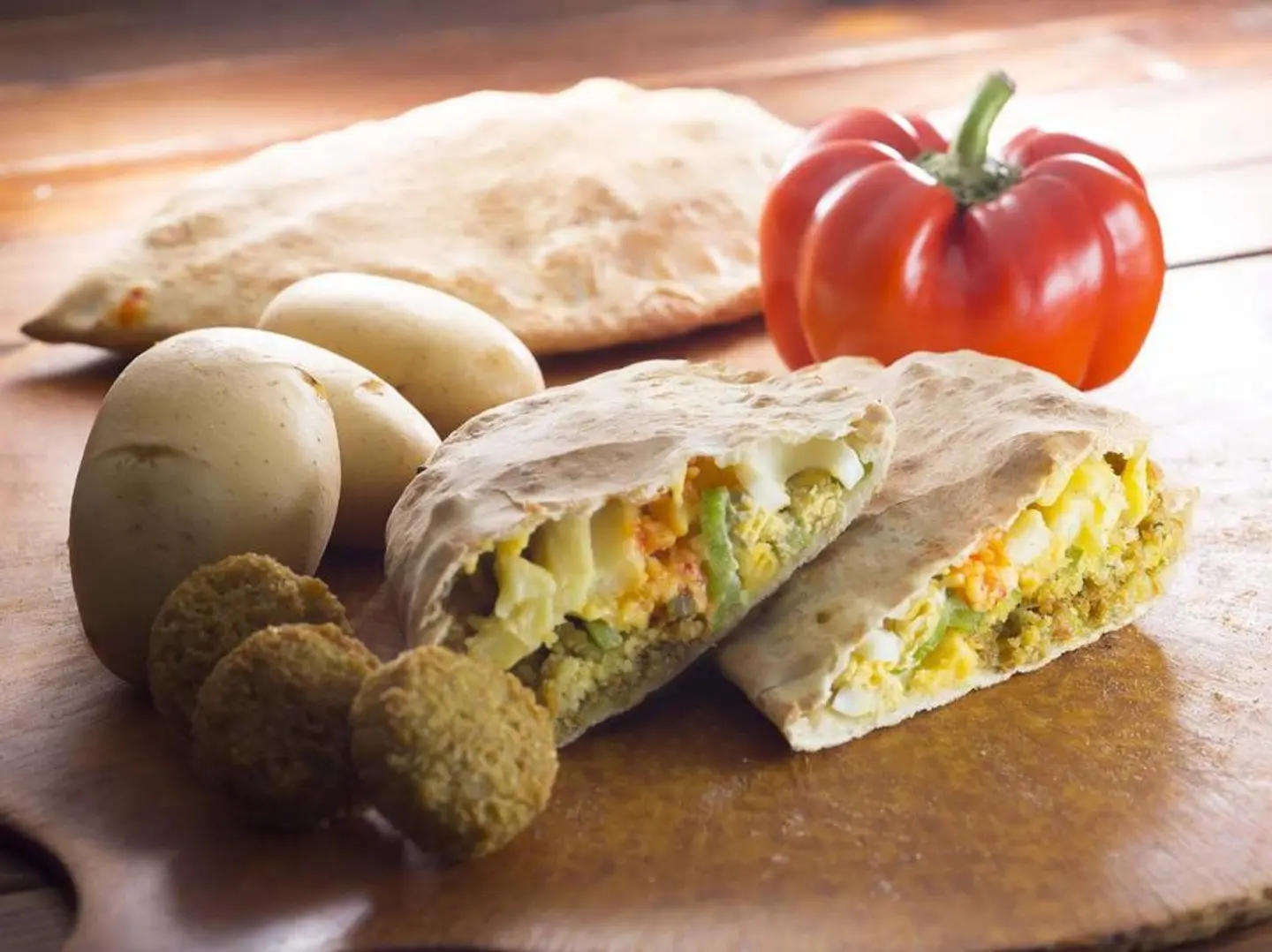 فطيرة فلافل بالجبنة