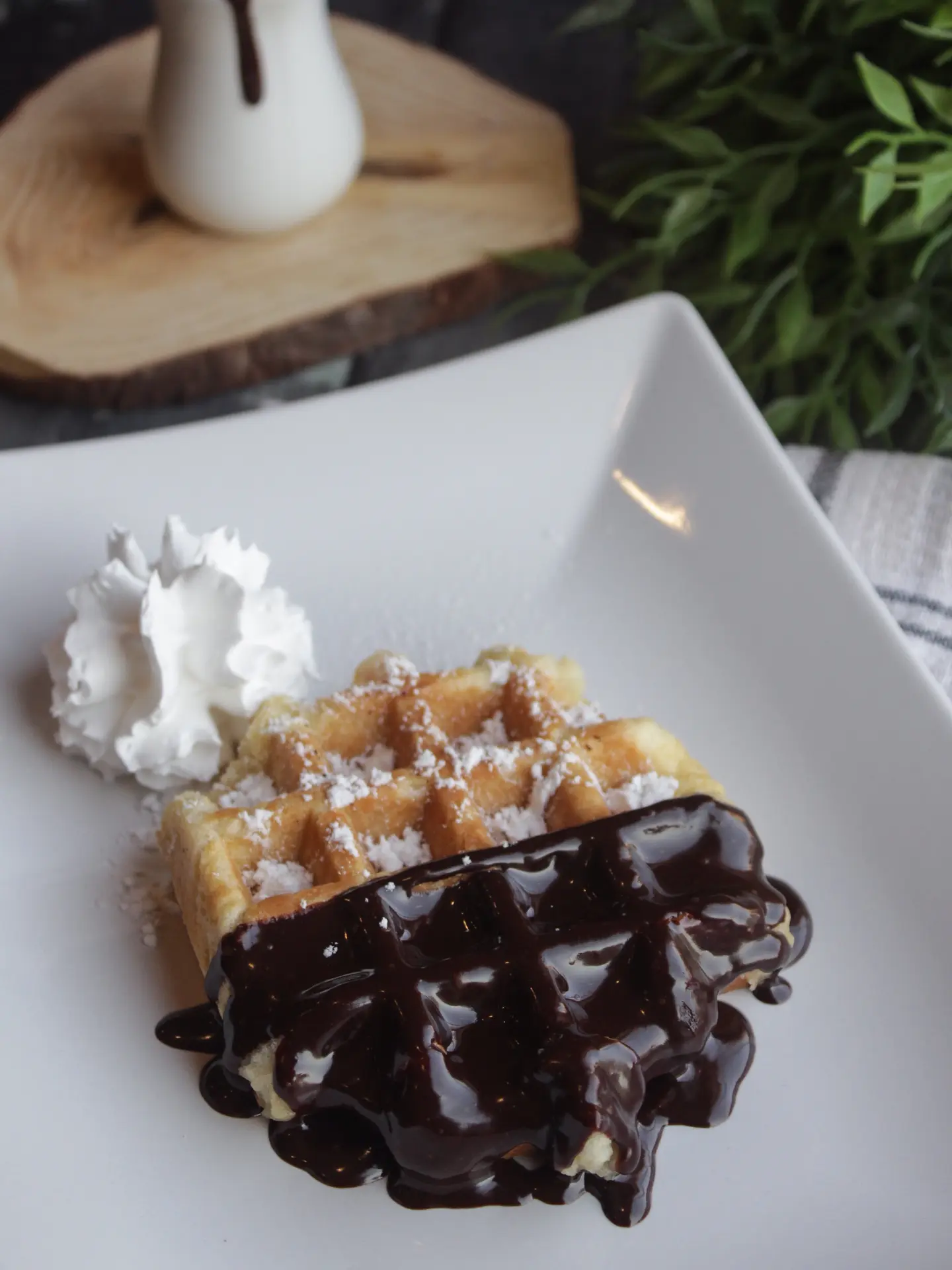 Dip Chocolate Waffle