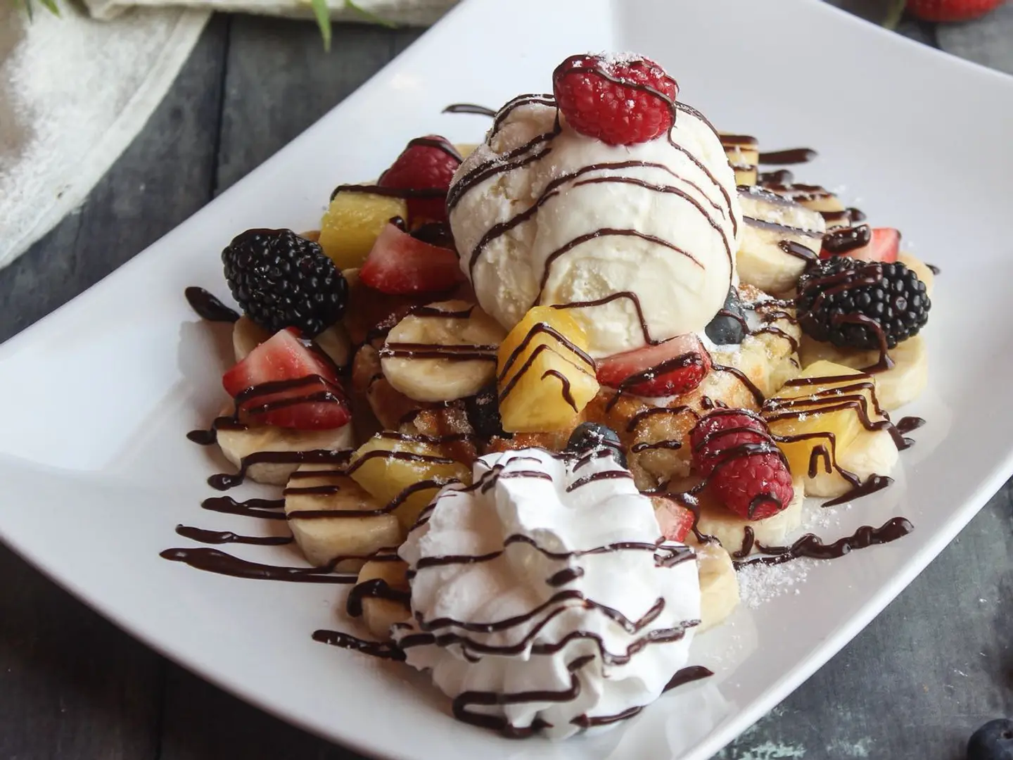Wanda's Royal Ice Cream And Fresh Fruits Waffle