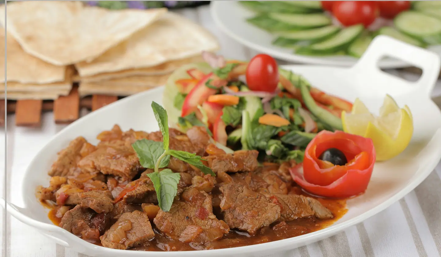 لحم بالطماطم