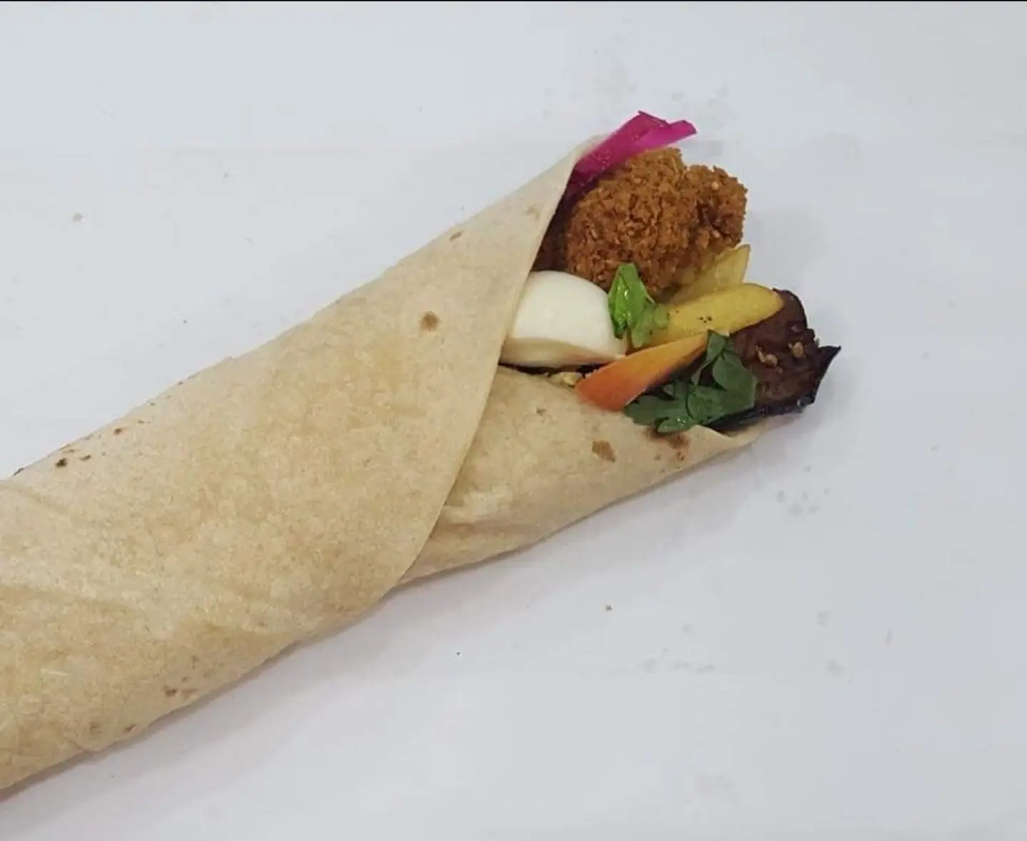 سبيشل عمو باسل ( فلافل حمص بيض جبن )