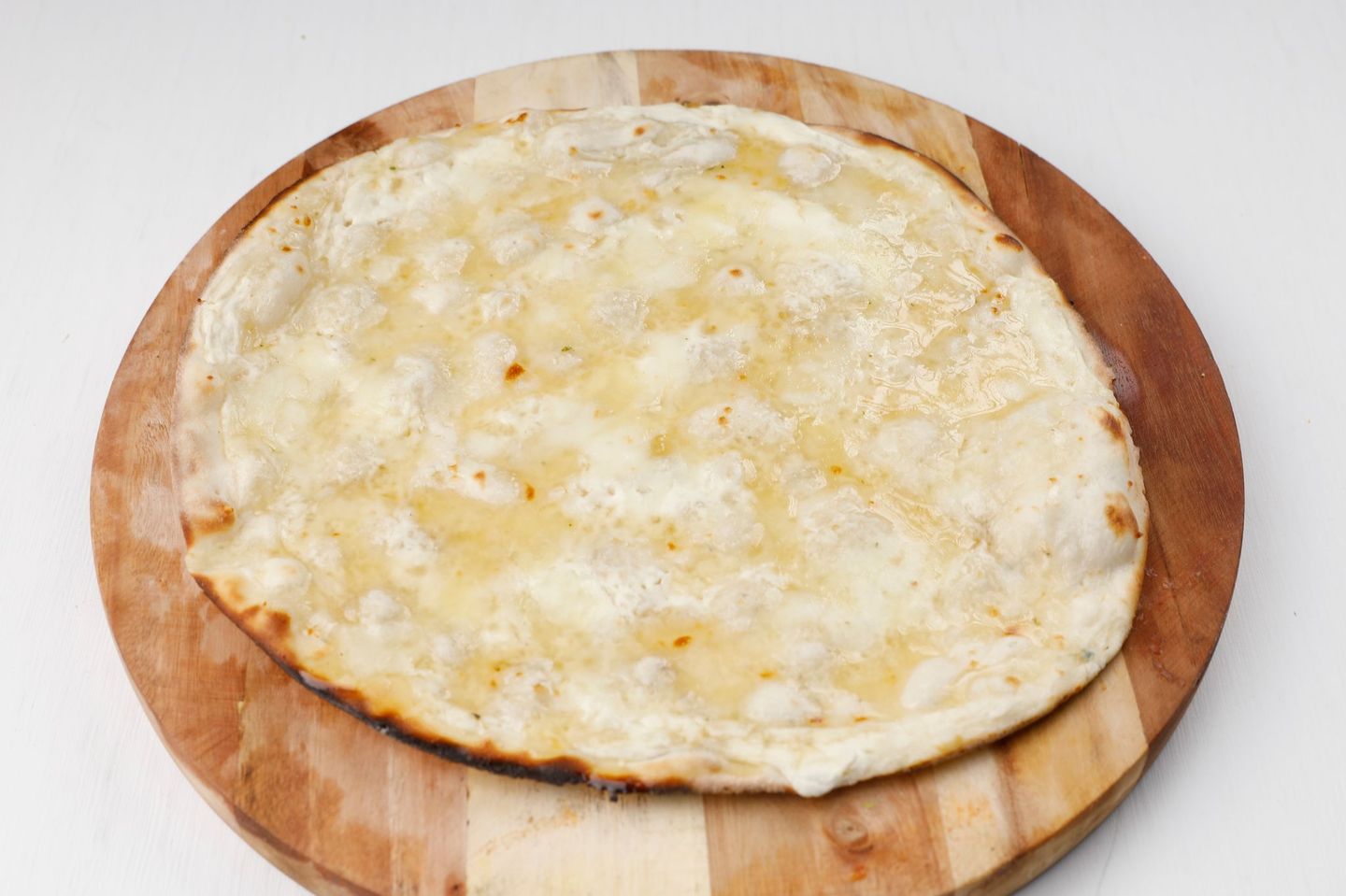 Labnah With Cheese And Honey Manqoosha