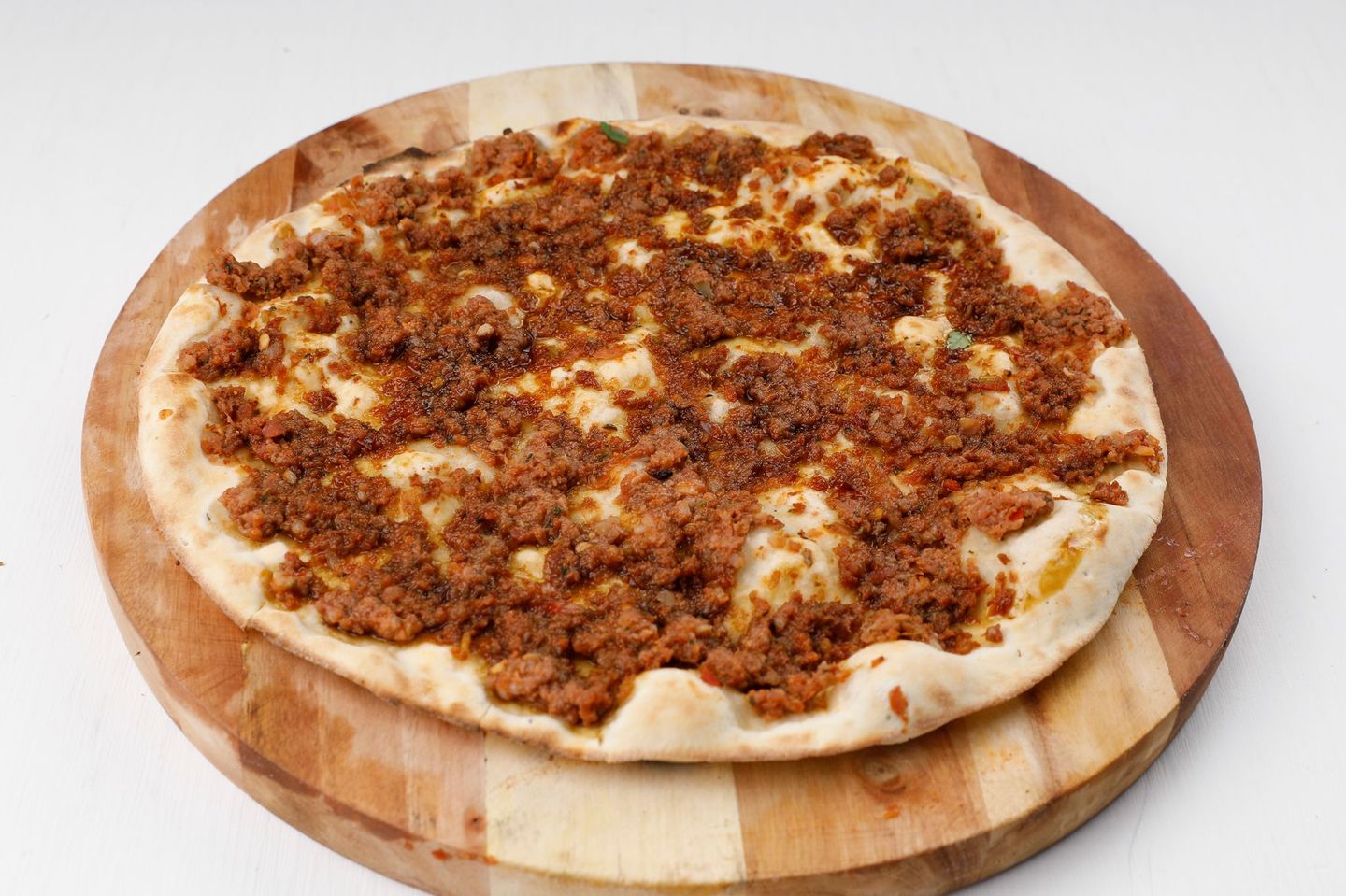 Lahmah Bel Ajeen Manqoosha
