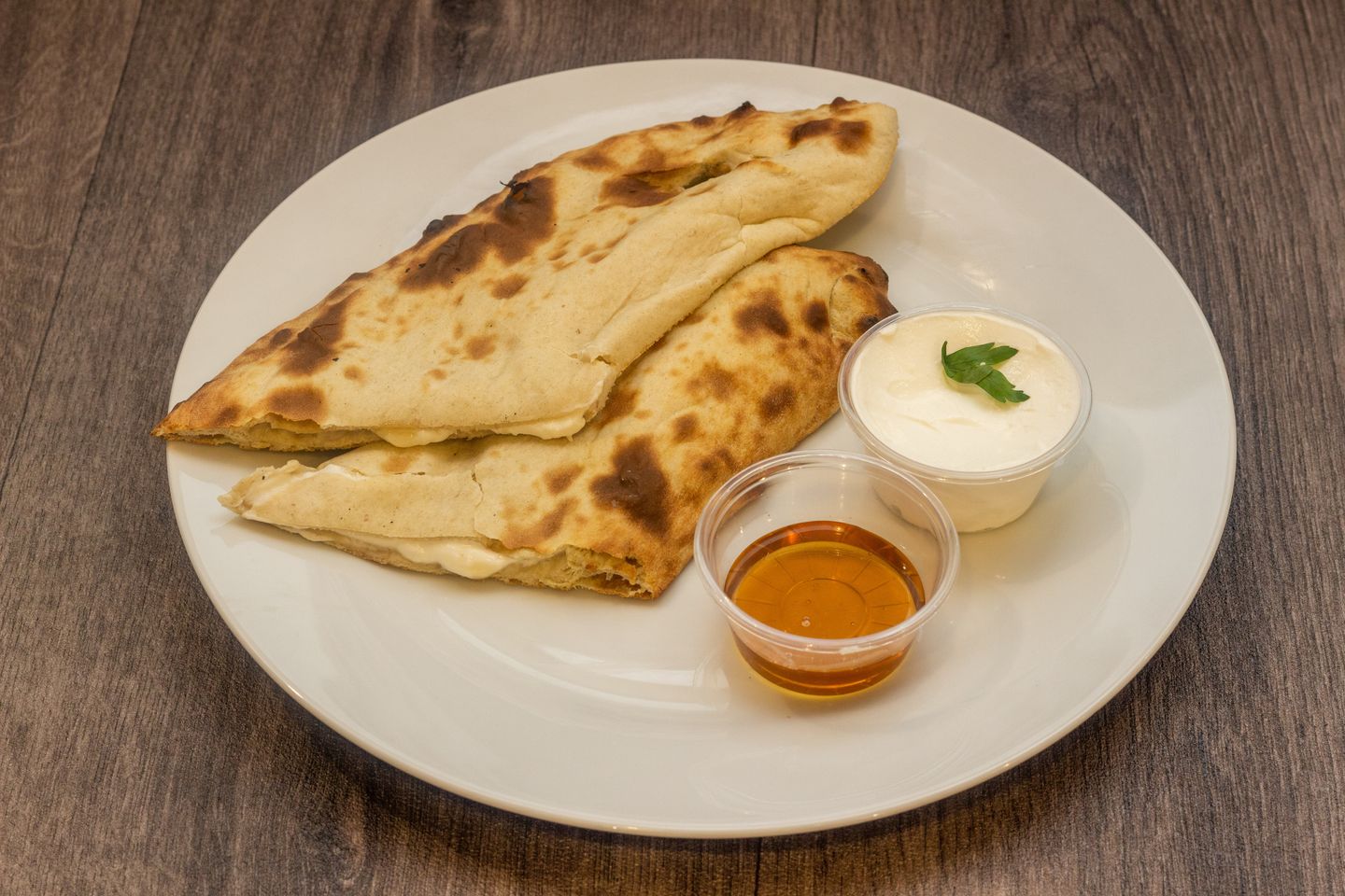 لبنة مع العسل