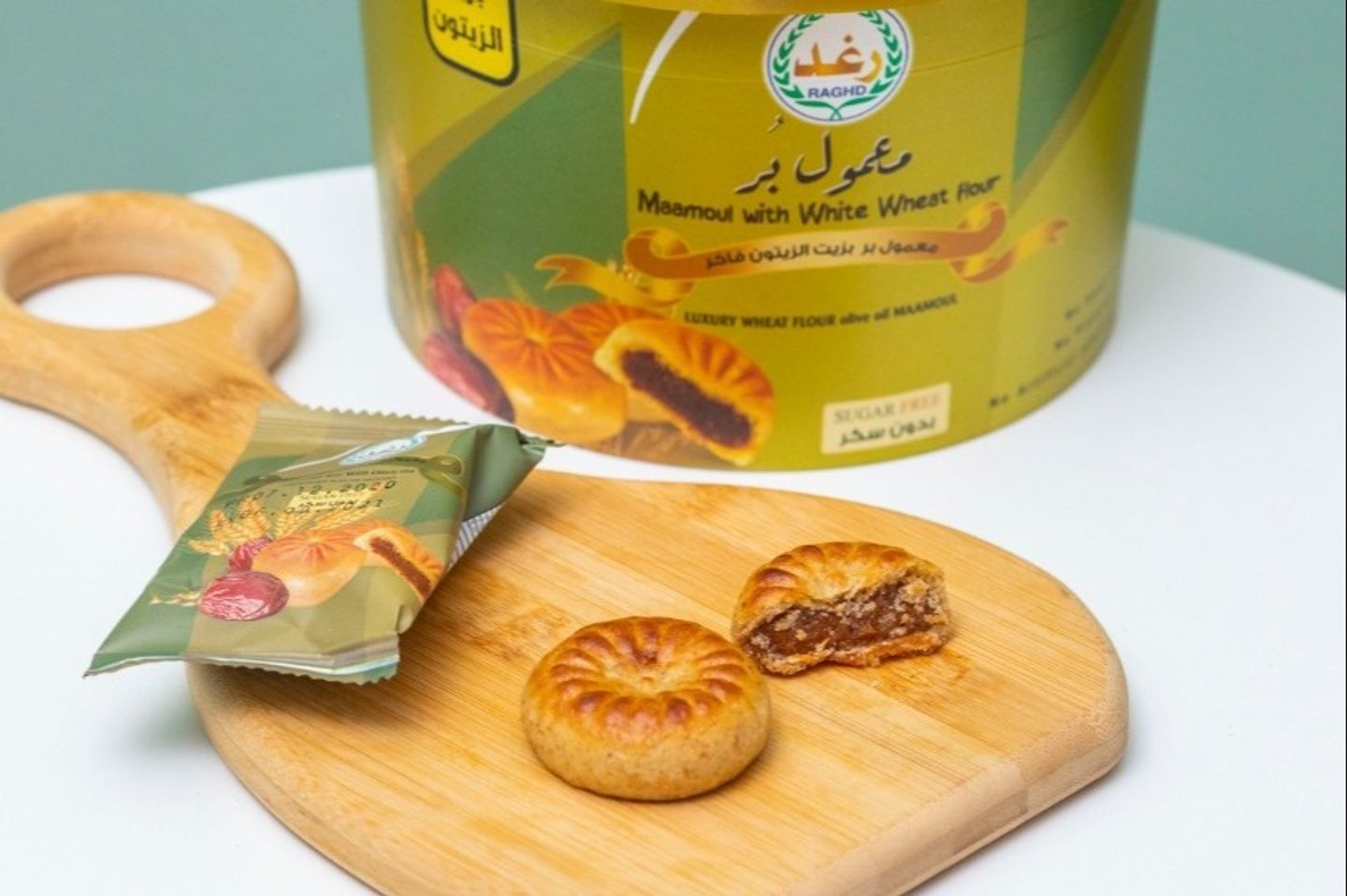 سطل معمول تمر بر بزيت الزيتون