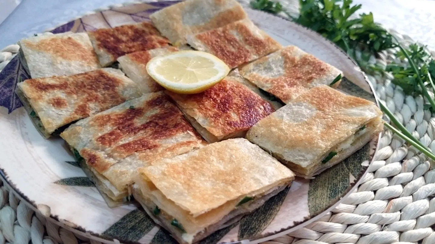 Mutabbak Cream Cheese And Meat