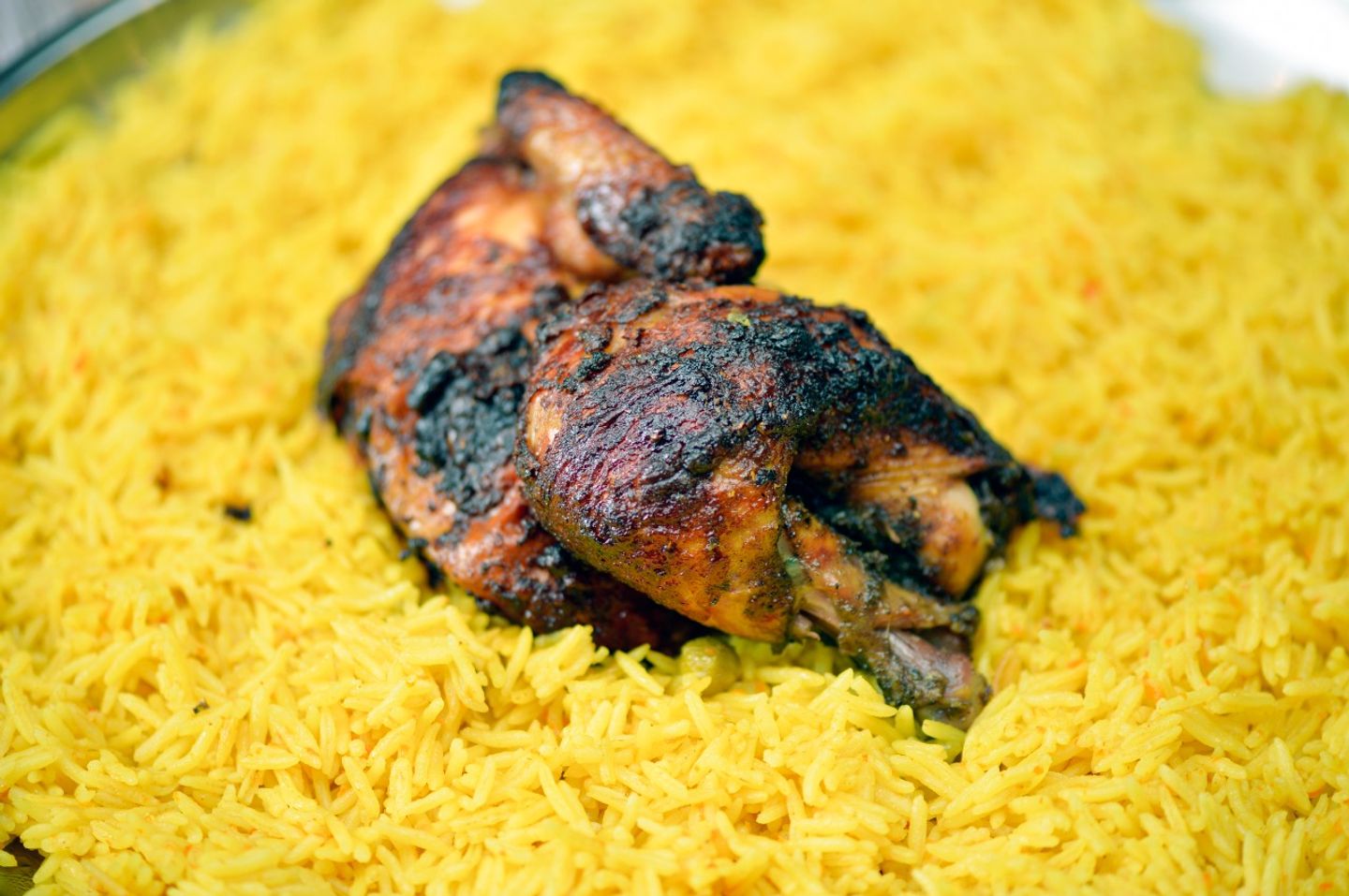 نصف حبة دجاج شواية رز بشاور