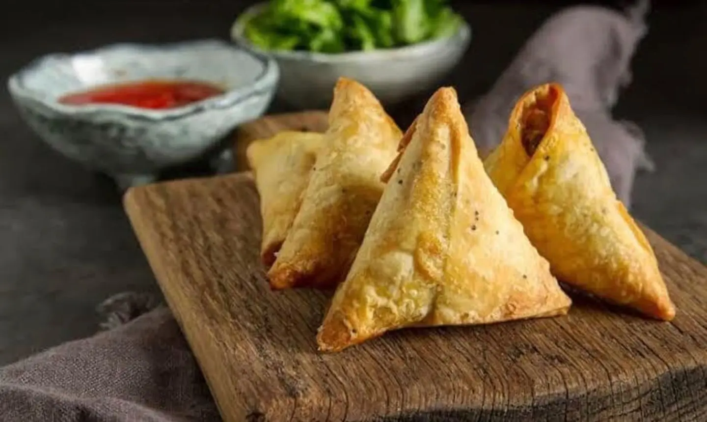 Meat Samosa (10 Pcs)