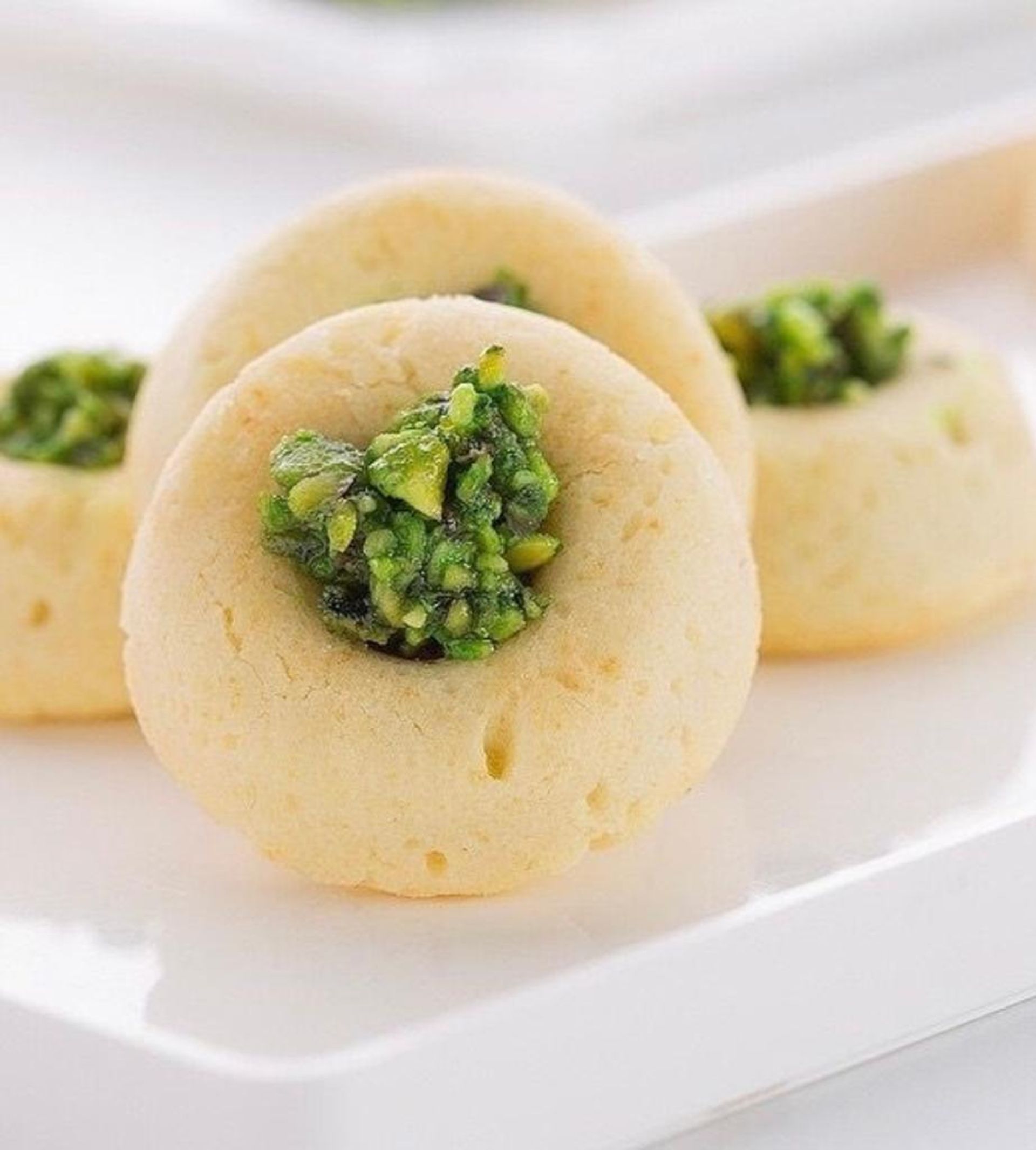 حلا الغريبة - وسط