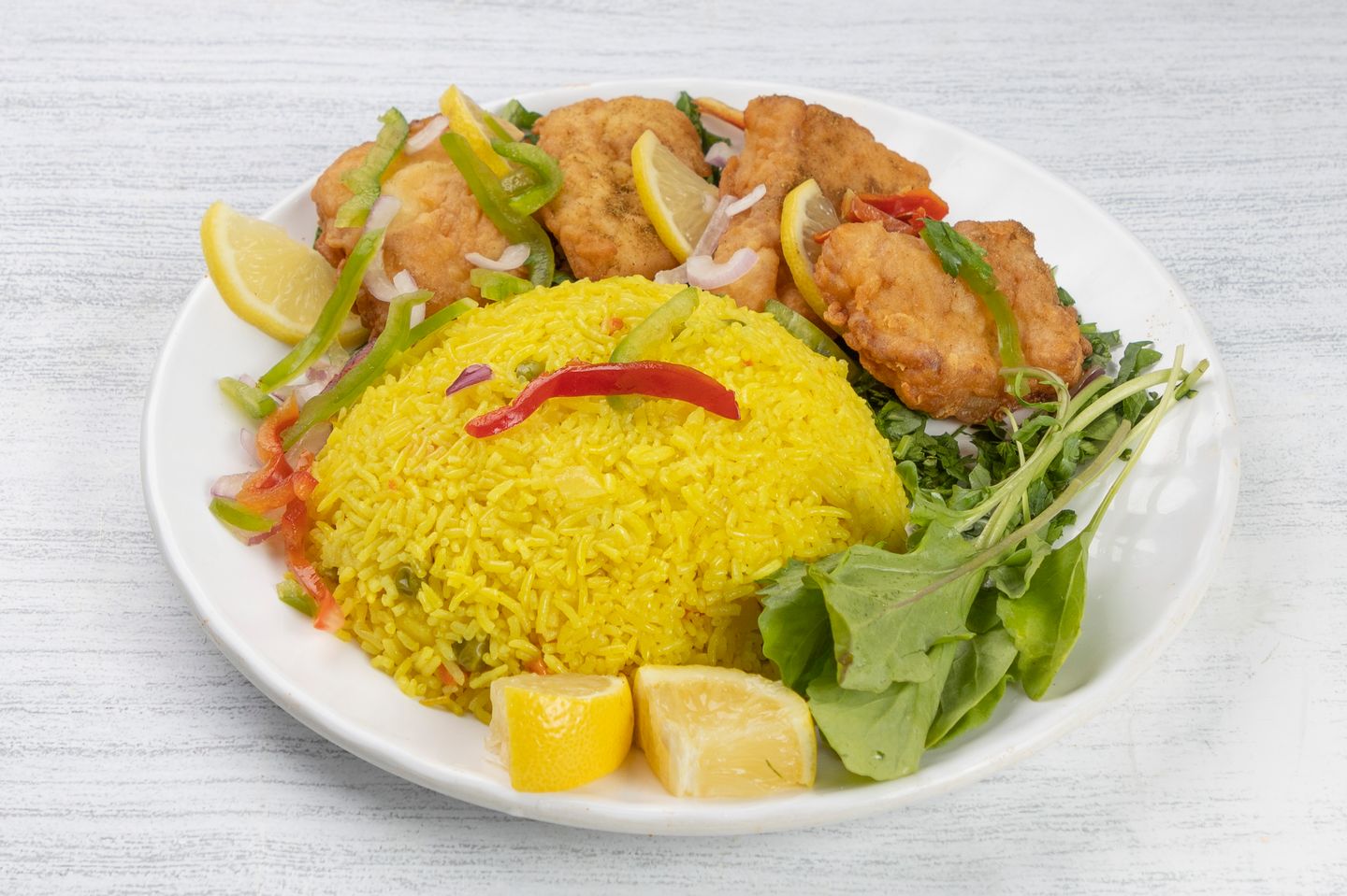 سمك الشيف مع رز وسلطة