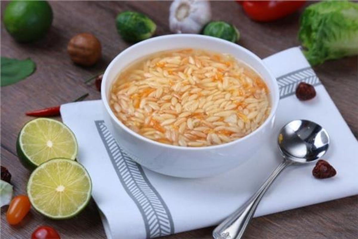 شوربة لسان العصفور بالدجاج