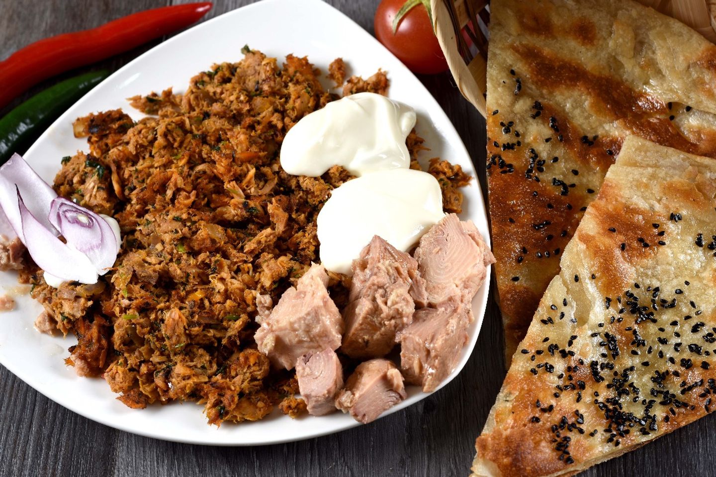 تونا بالجبن