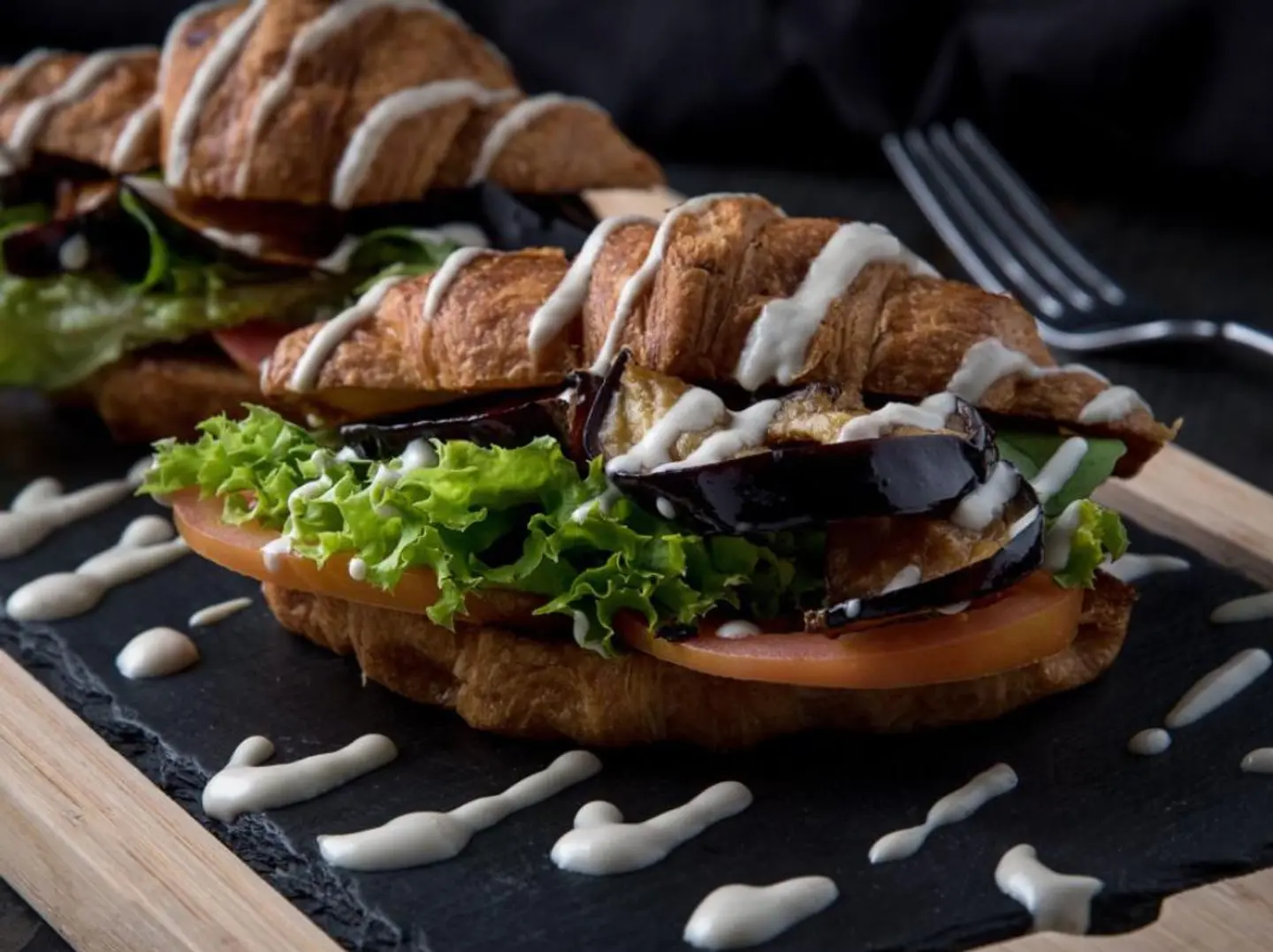 Aubergine Croissant