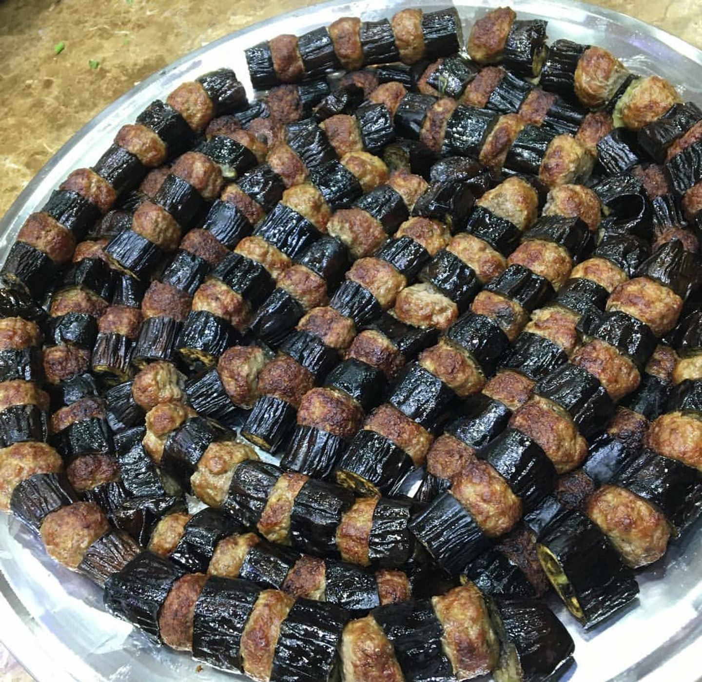كباب باذنجان بدبس رمان وخضار مشويه - نفر