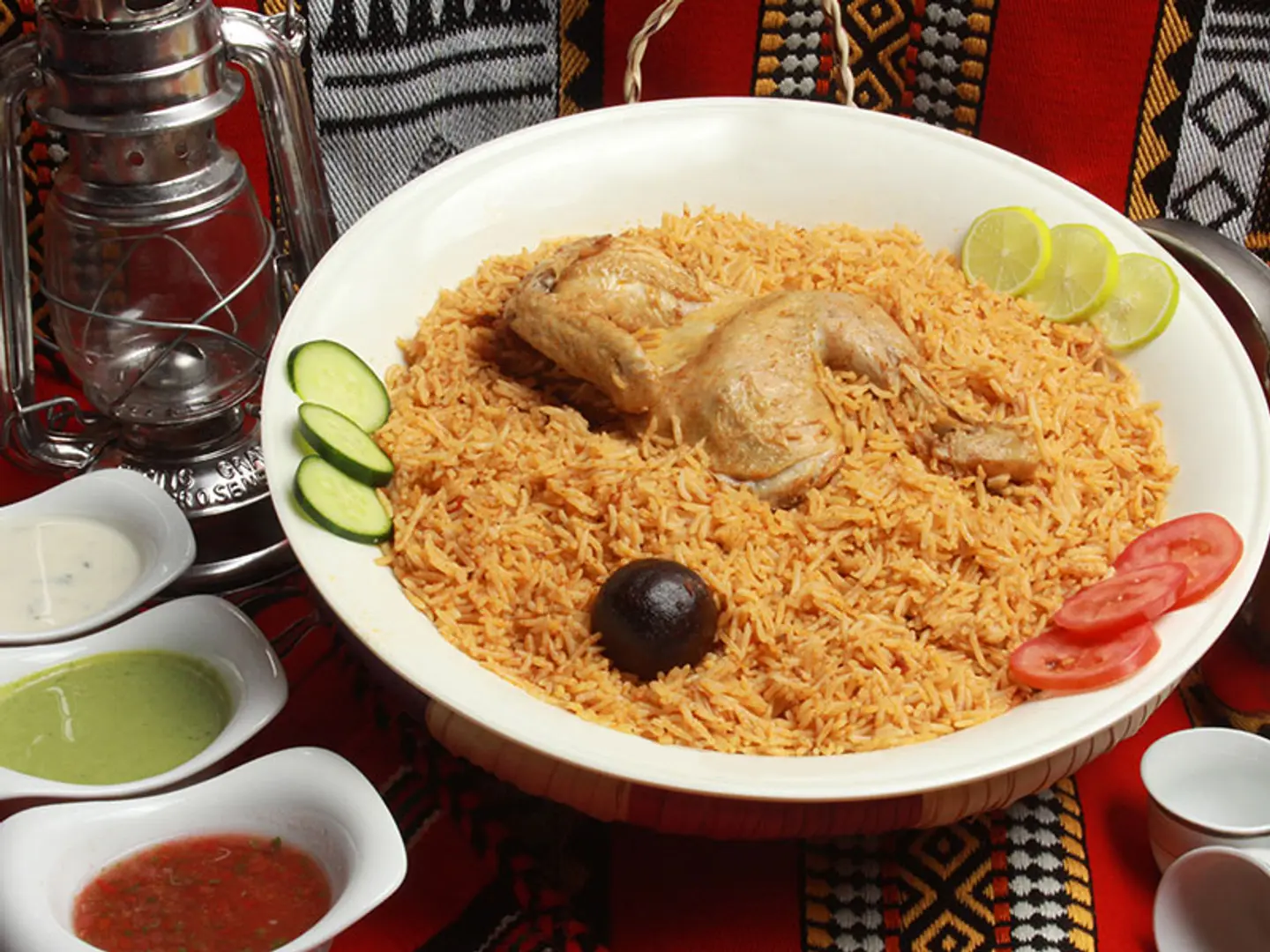 مضغوط - نصف