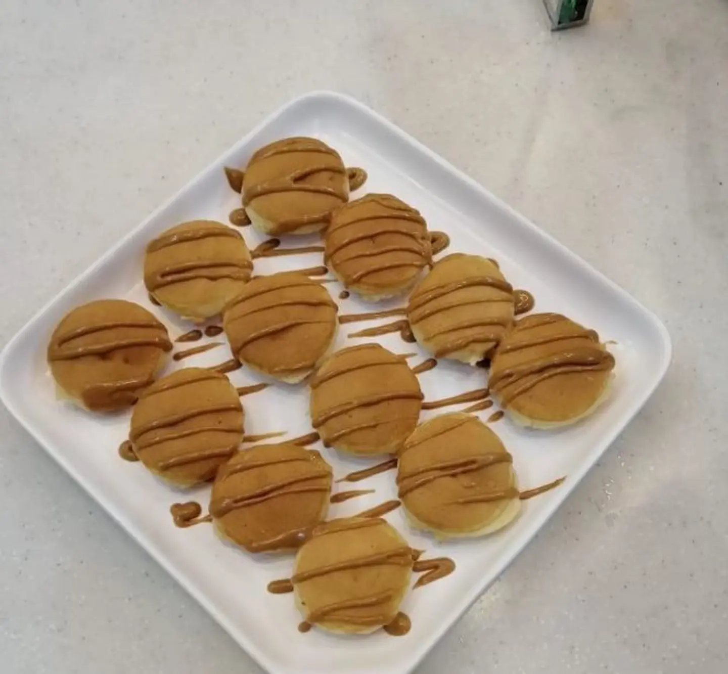 ميني بان كيك باللوتس - وسط