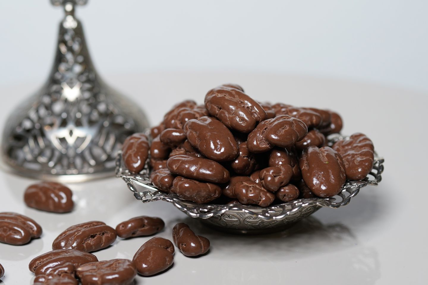 Pecan Nuts With Chocolate And Milk - 200 G