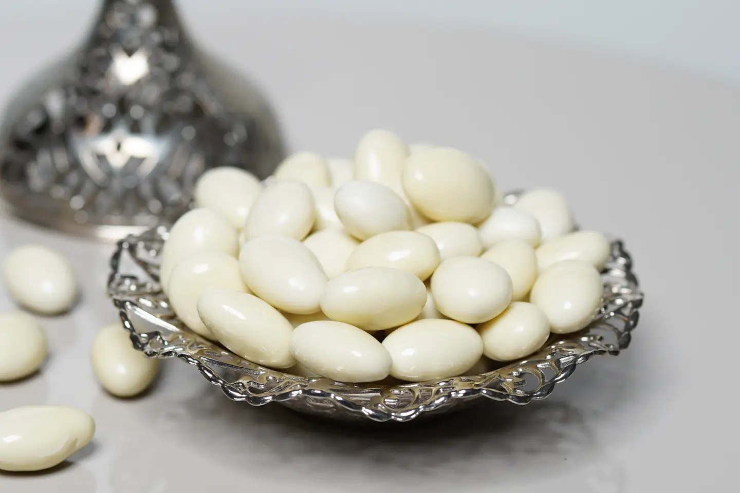 Almonds, White Chocolate - 200 G
