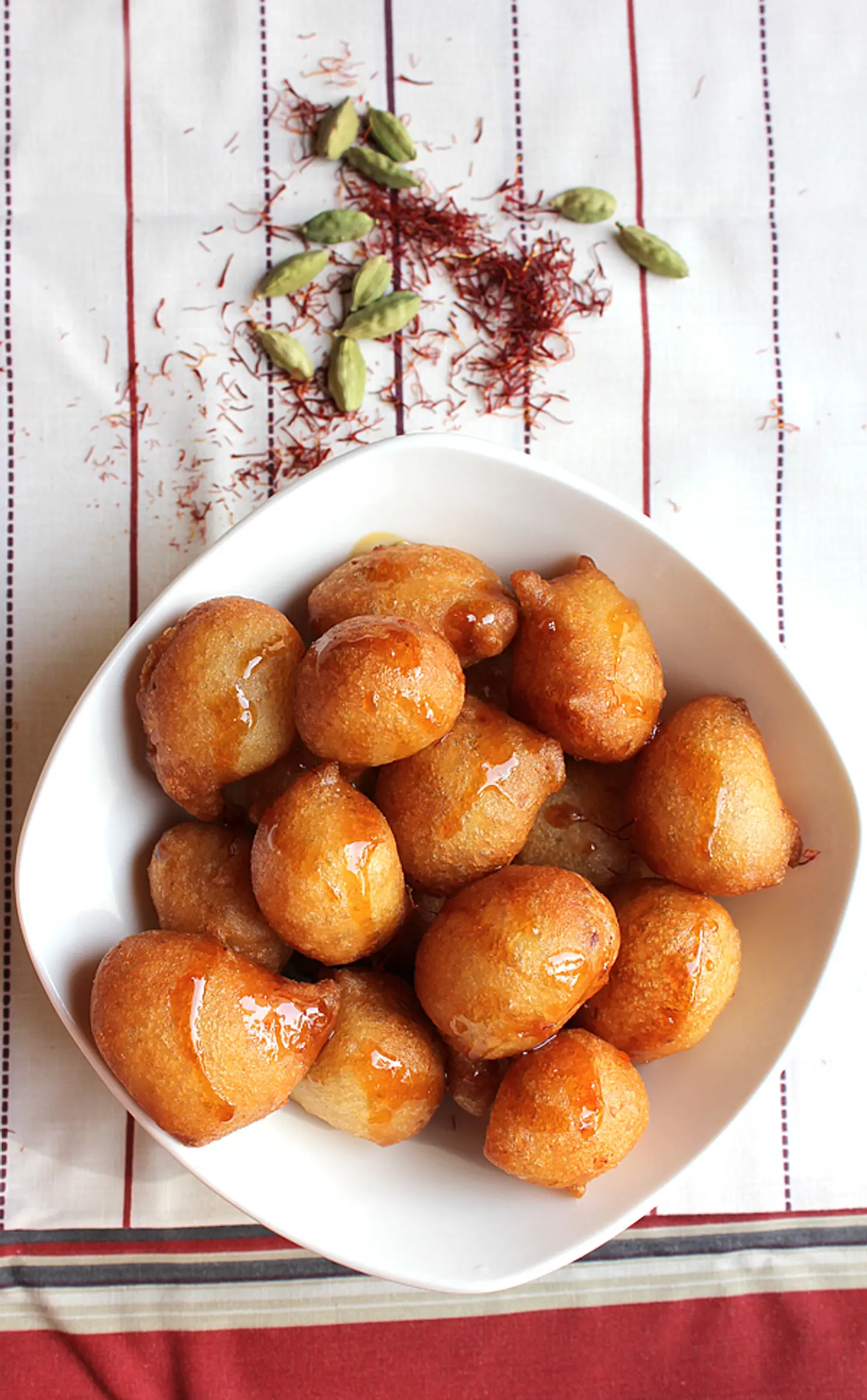 لقيمات دبس - صغير