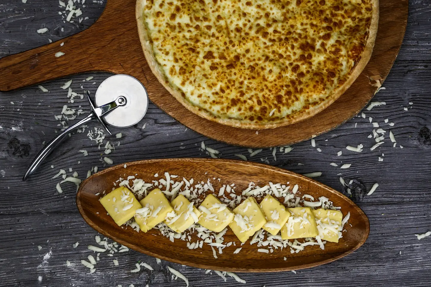 بيتزا الاجبان الثلاثة - صغير
