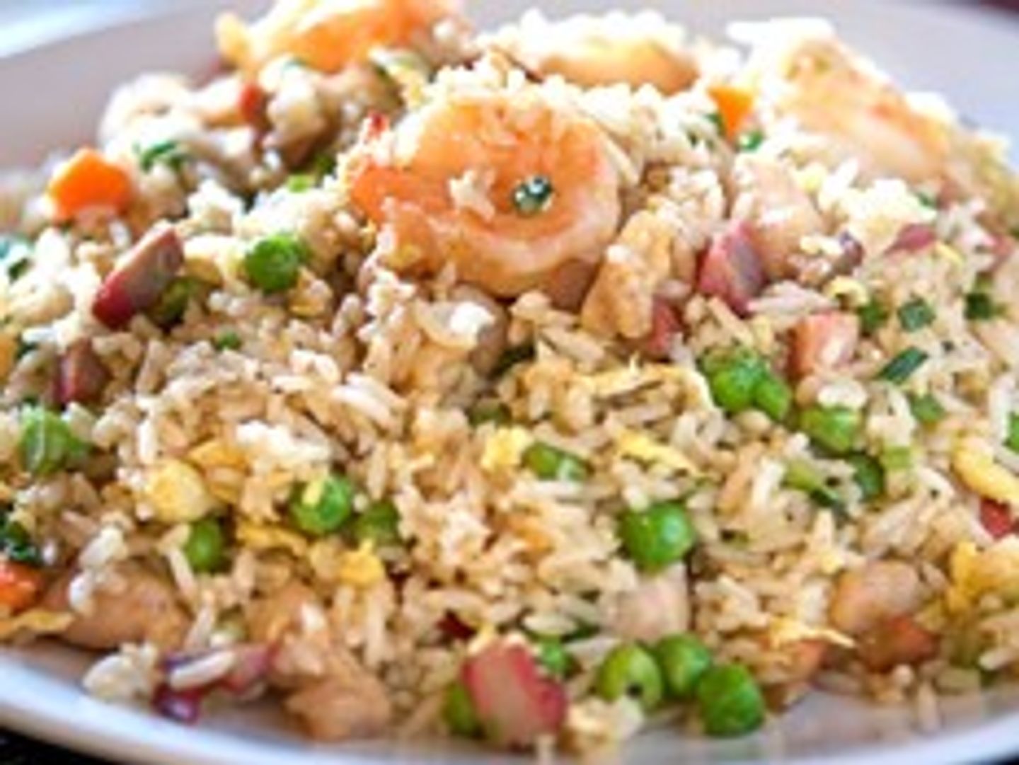 مأكولات بحرية  مقلية مع رز - وسط