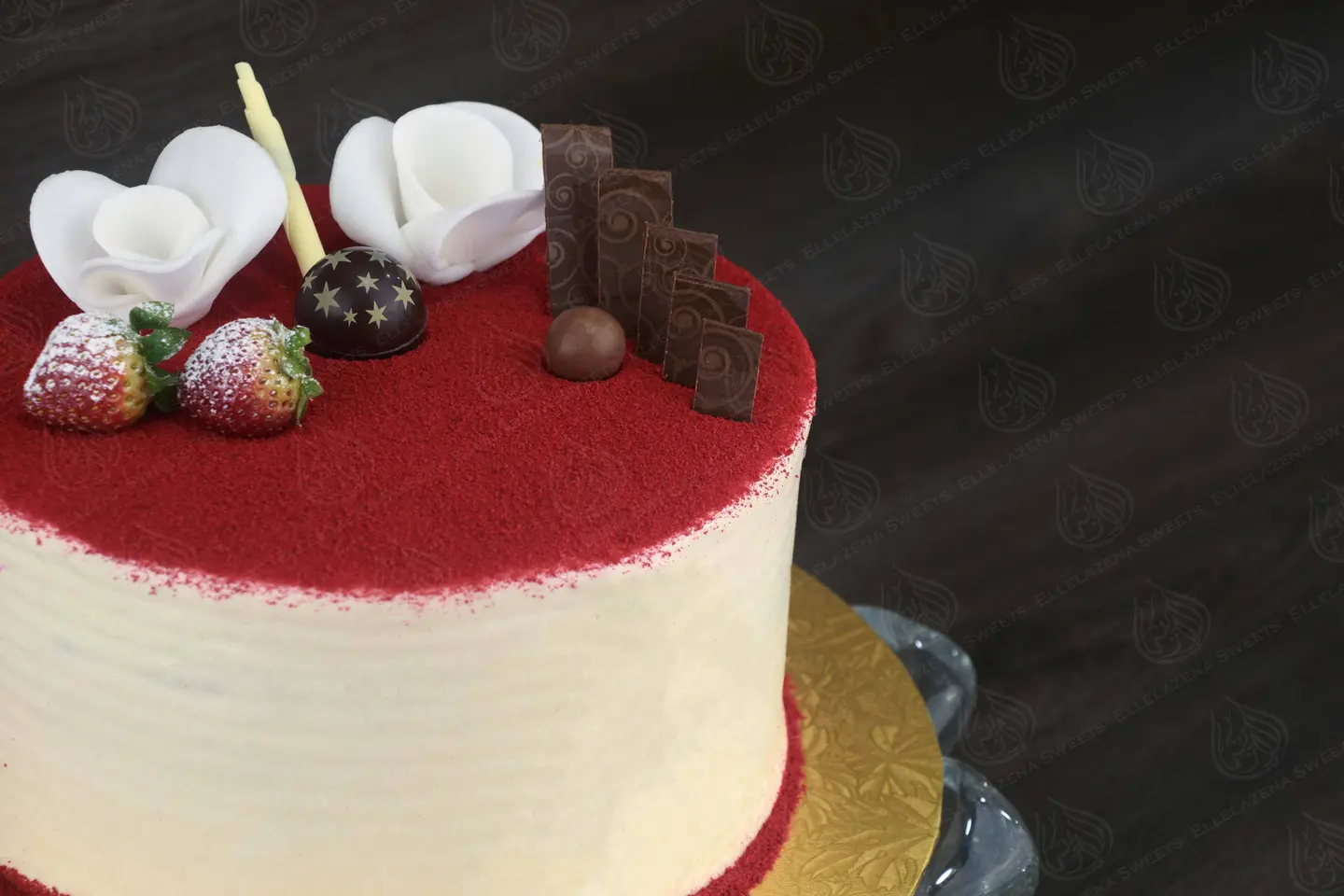 Red Velvet Cake - 8 Persons