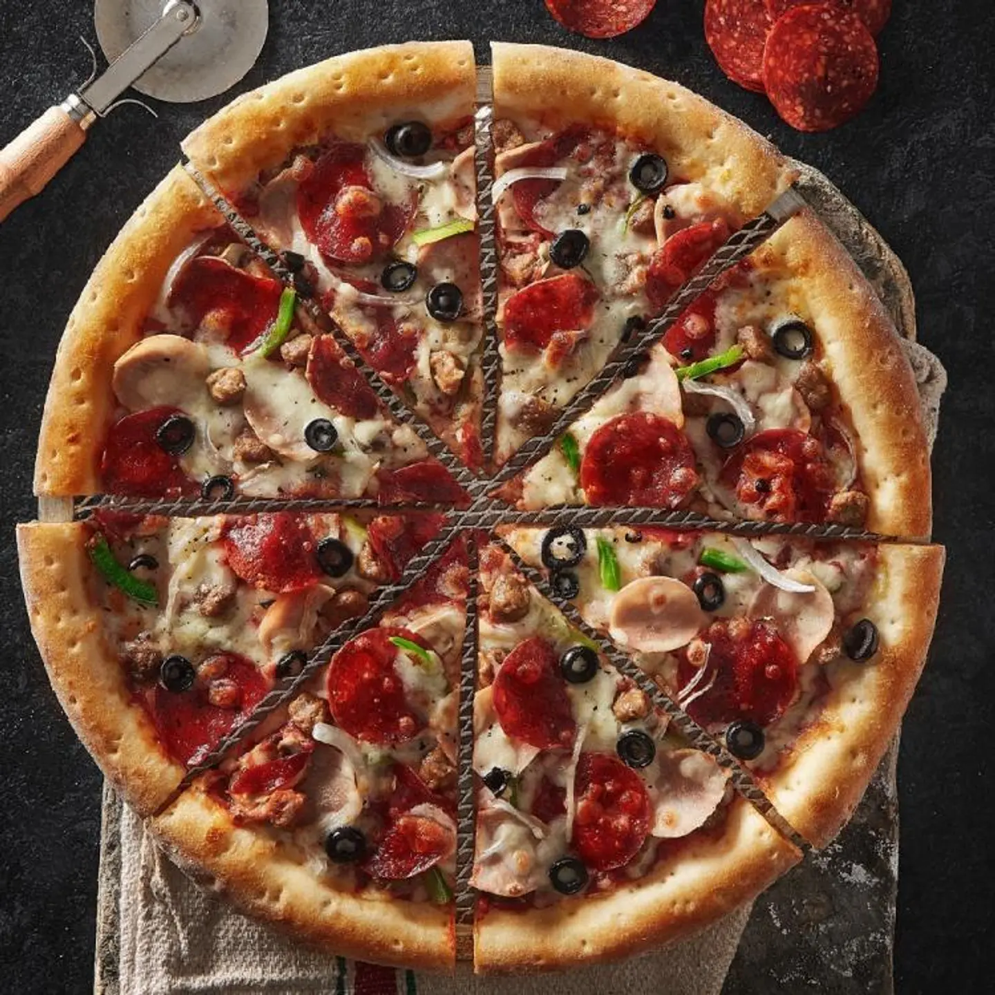 بيتزا ديلوكس - صغير