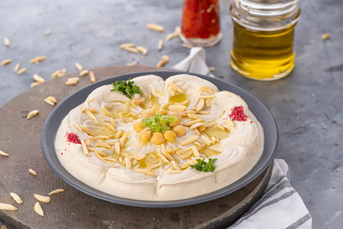 حمص بالمكسرات  - صغير