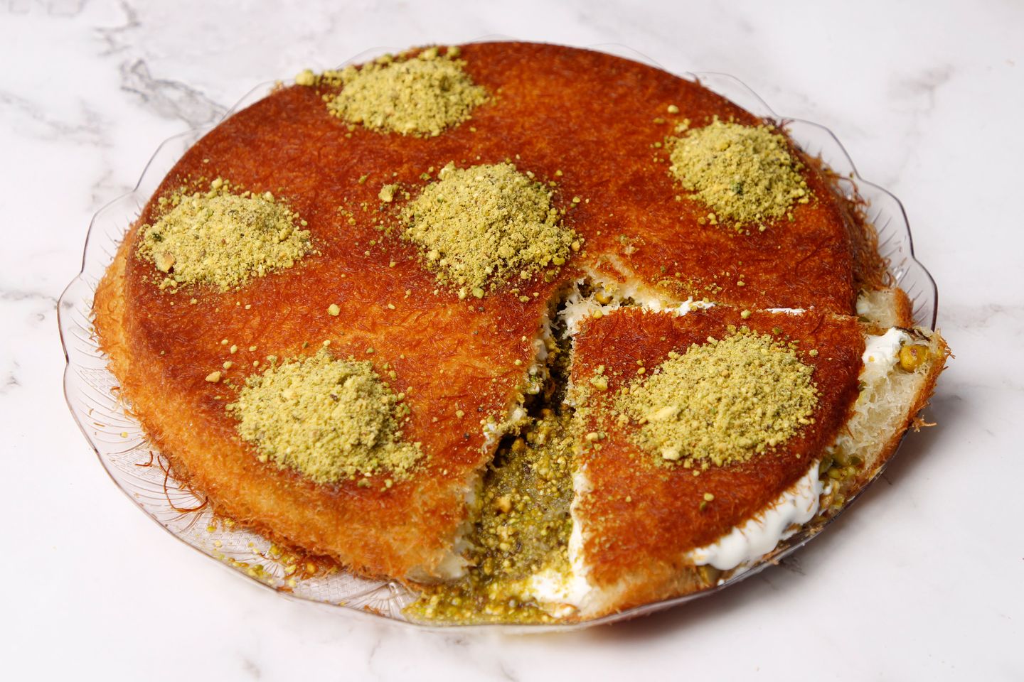 كنافة قشطة مكسرات - وسط