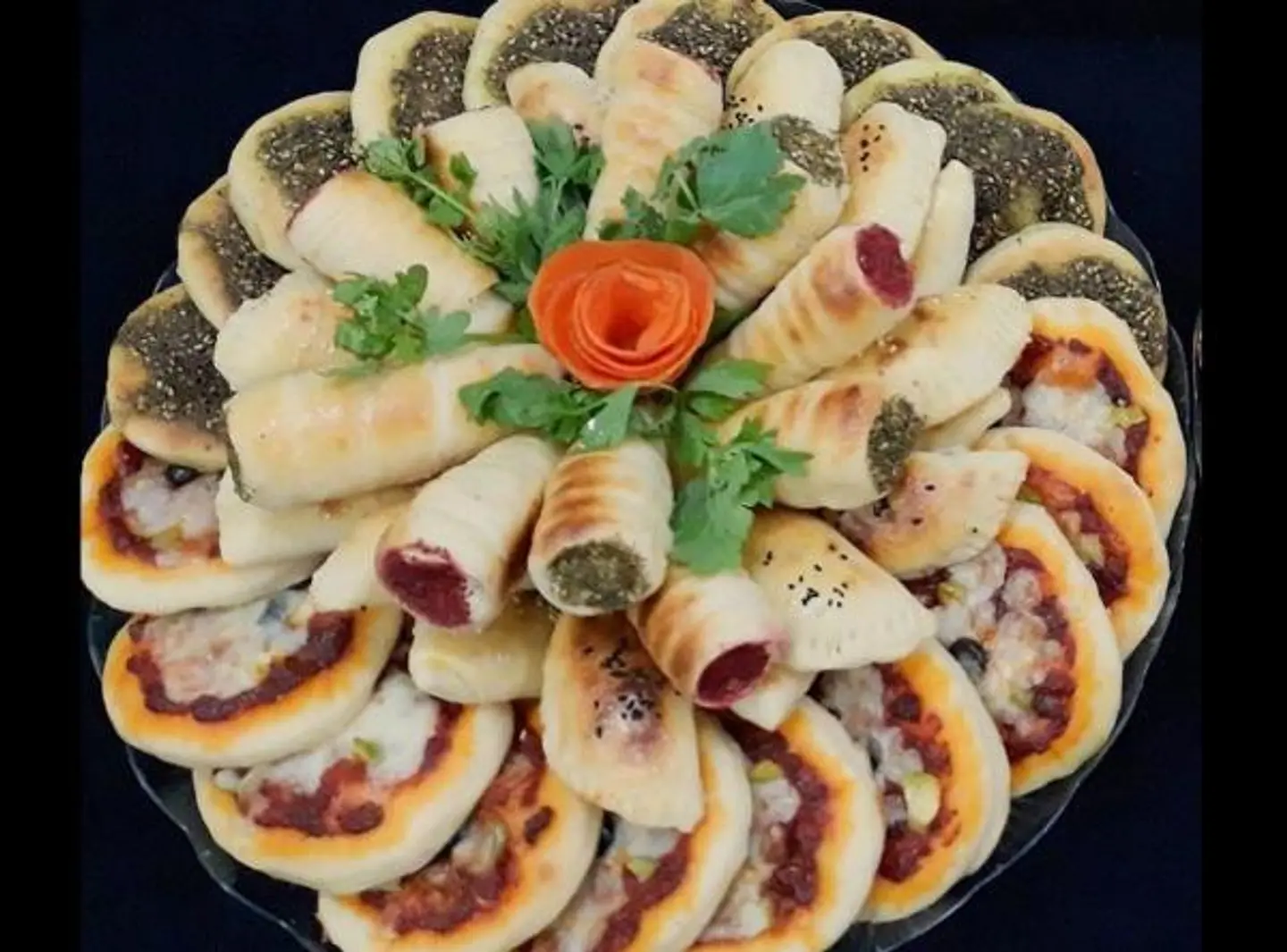 صحن معجنات مشكلة  - صغير