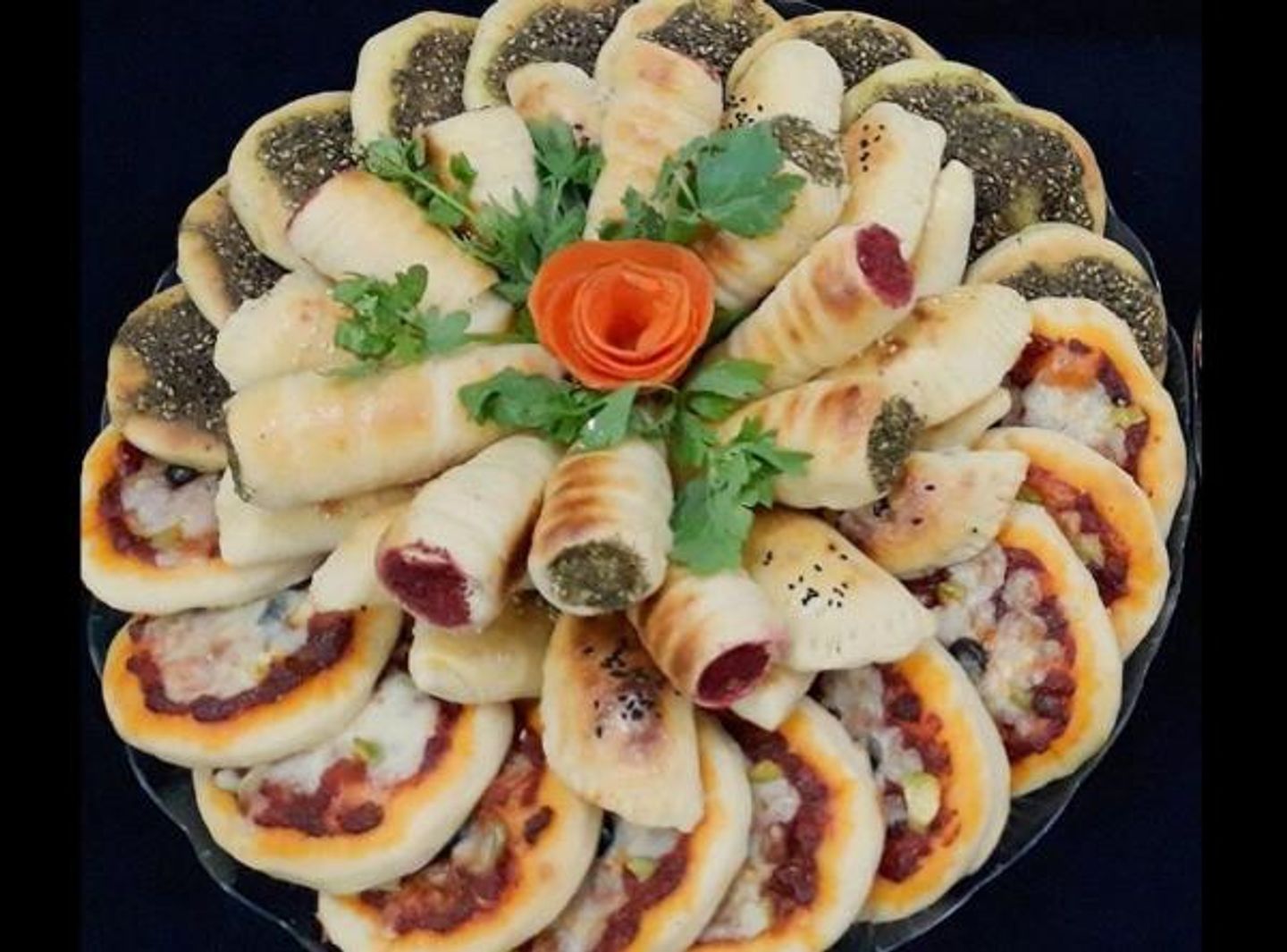 صحن معجنات مشكلة  - صغير