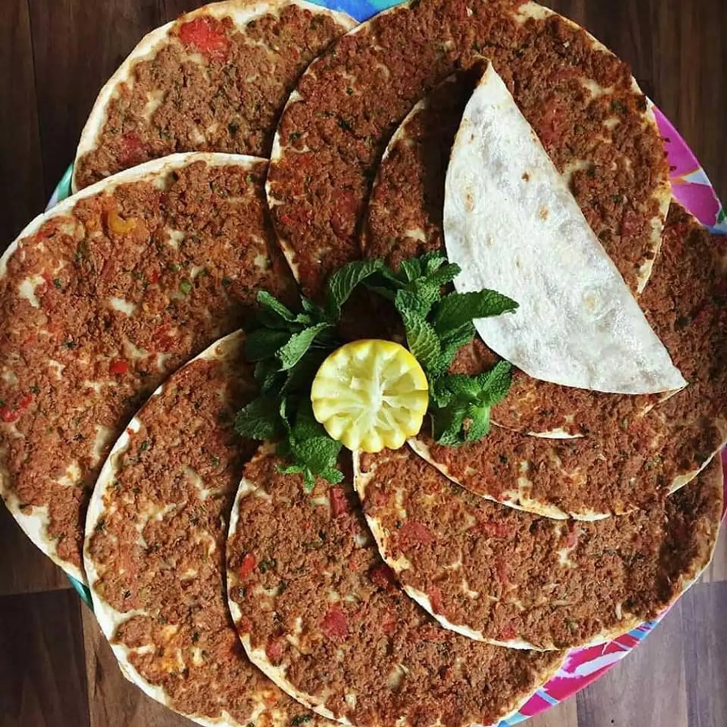 لحم بالعجبن - نفر