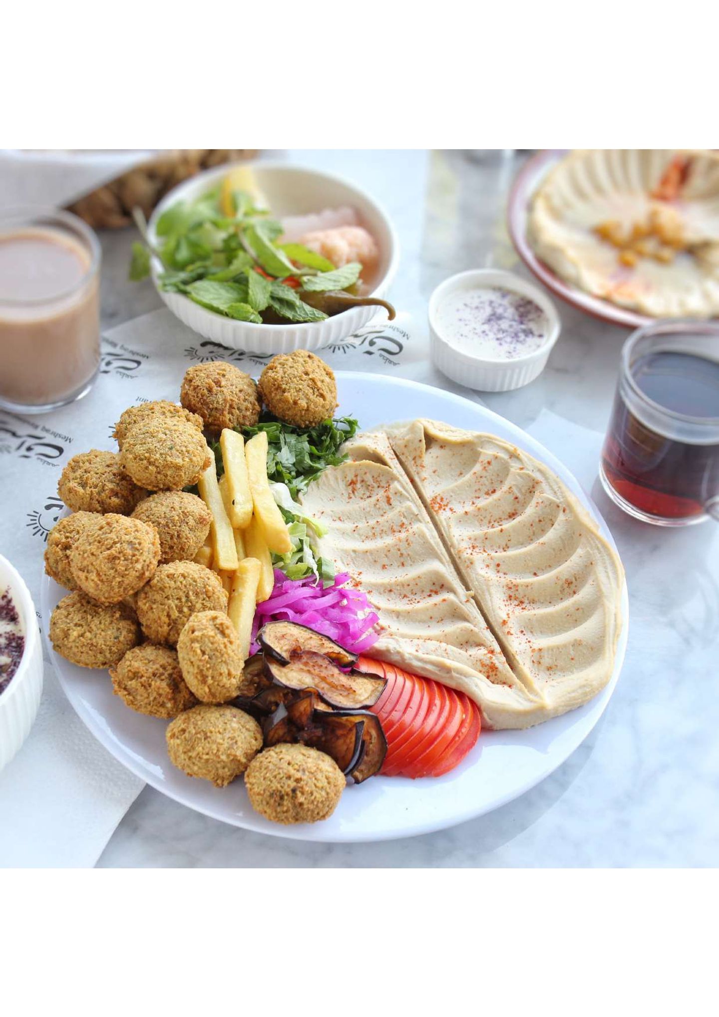 فلافل مع حمص - وسط