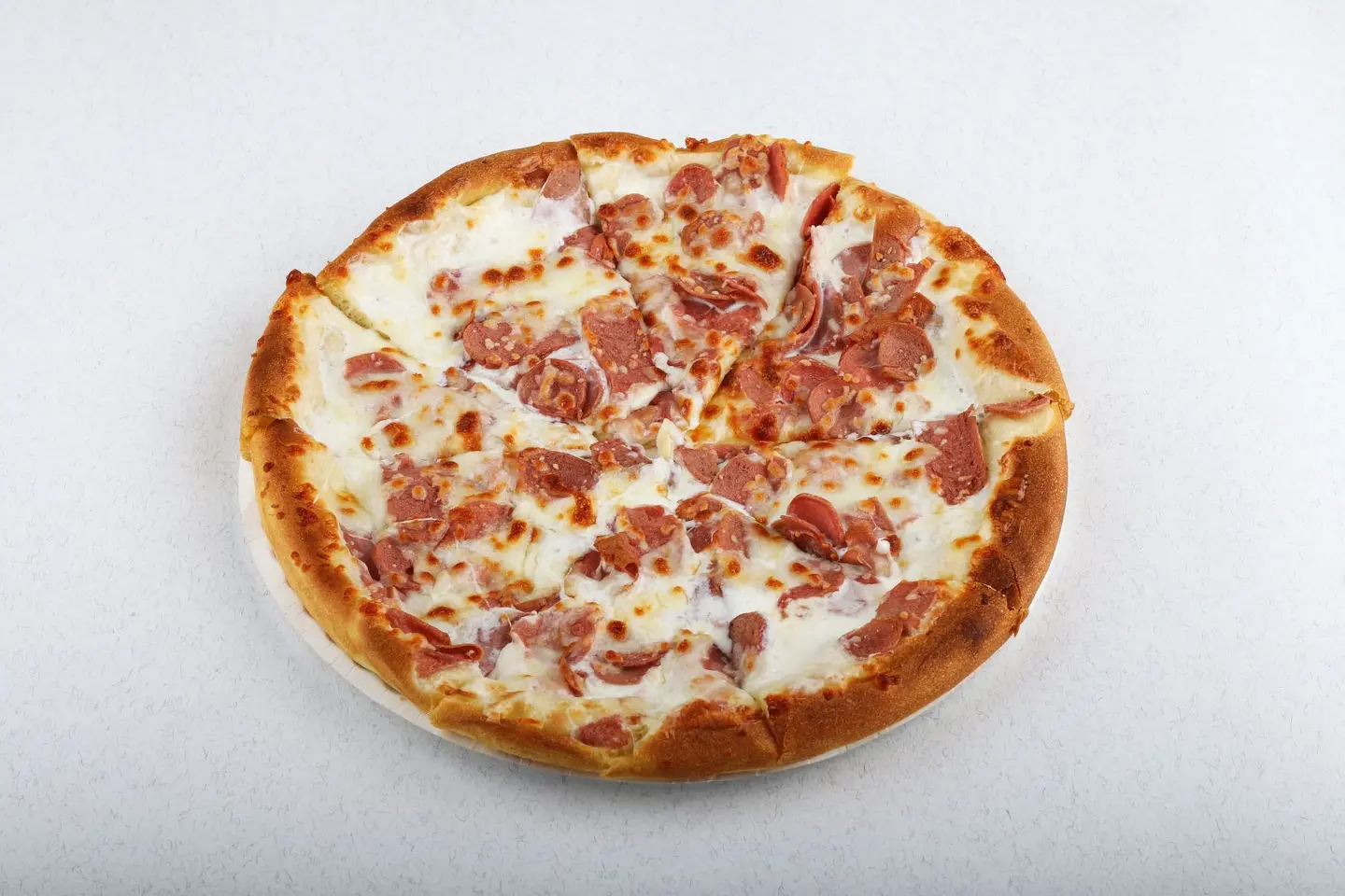 بيتزا نقانق وسط