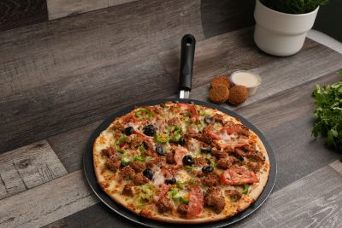 Falafel Pizza - Medium