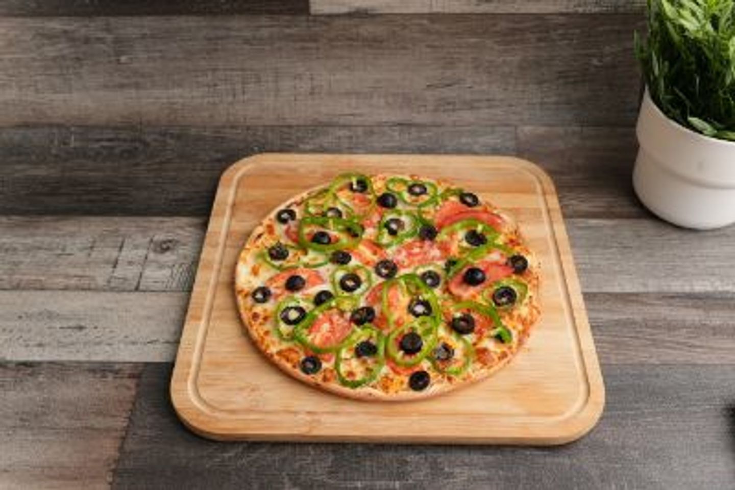Vegetable Pizza - Medium