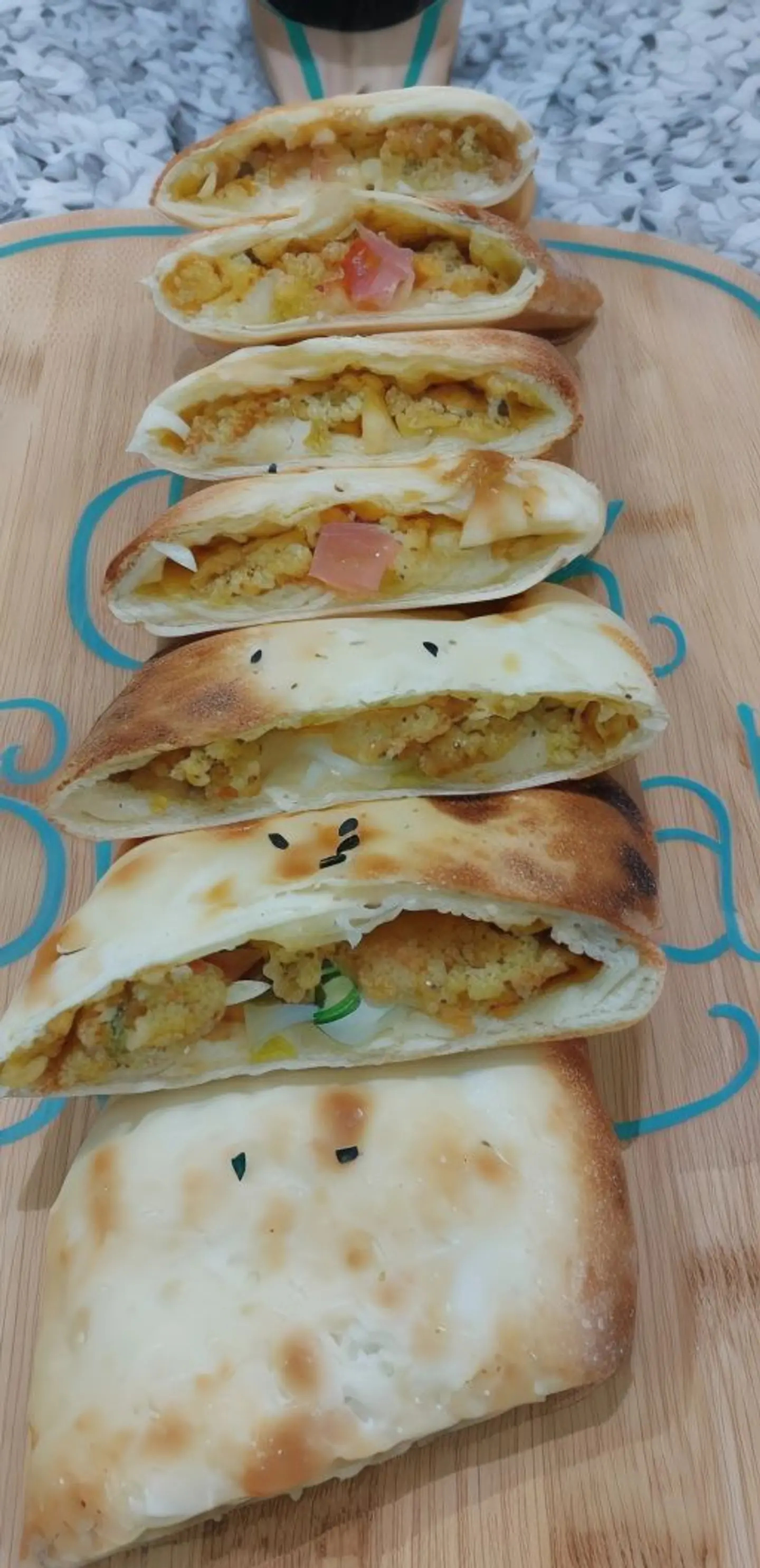 فلافل بالجبنة واللبنة - أبيض