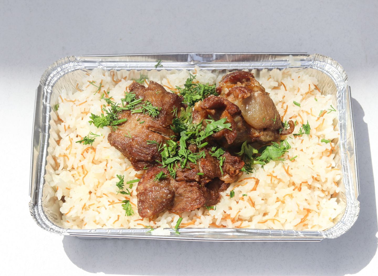 وجبة لحم عجل محمر  - مع الخبز