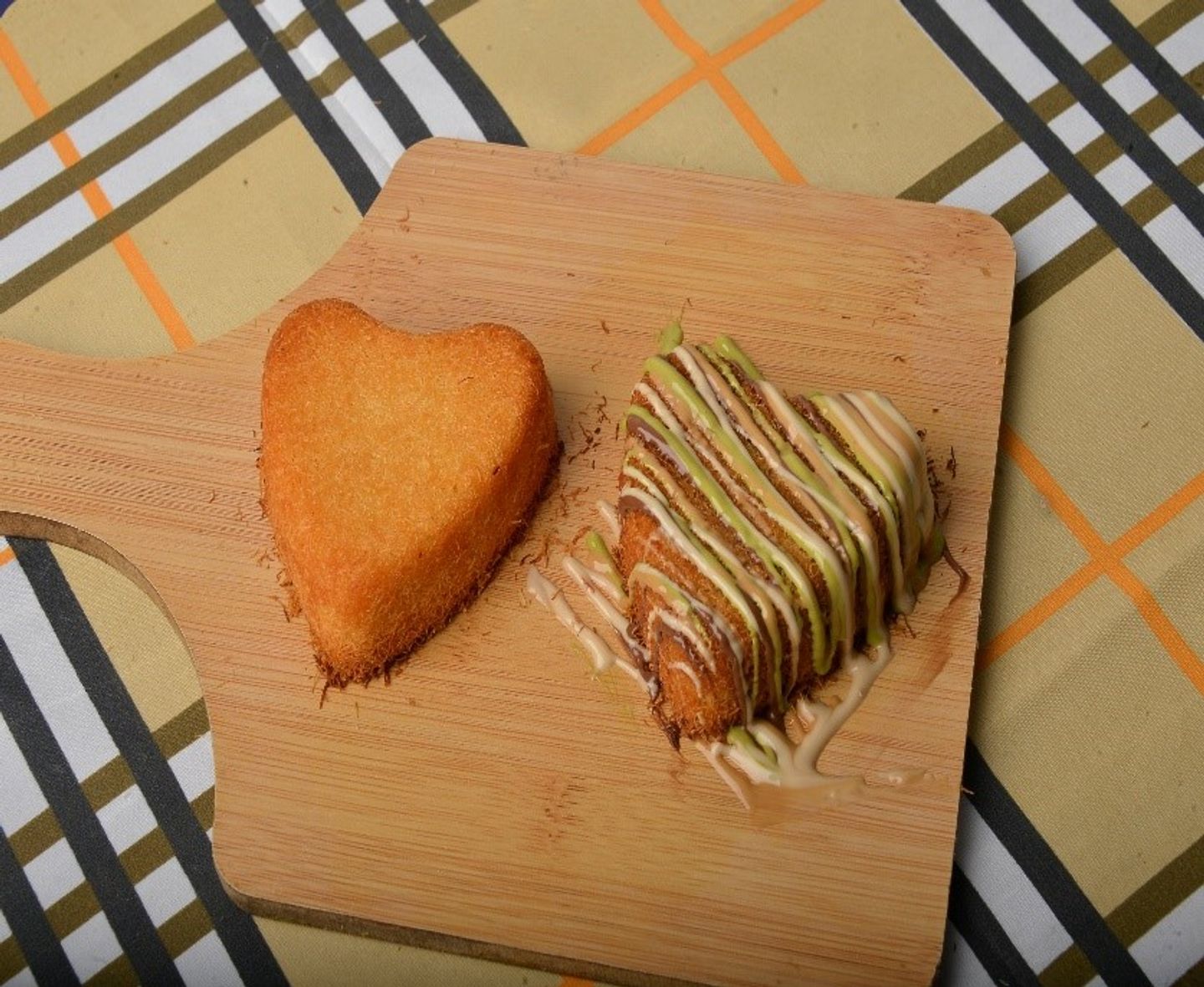 Mini Kunafahhearts With Cream And Sauce - 6 Pieces